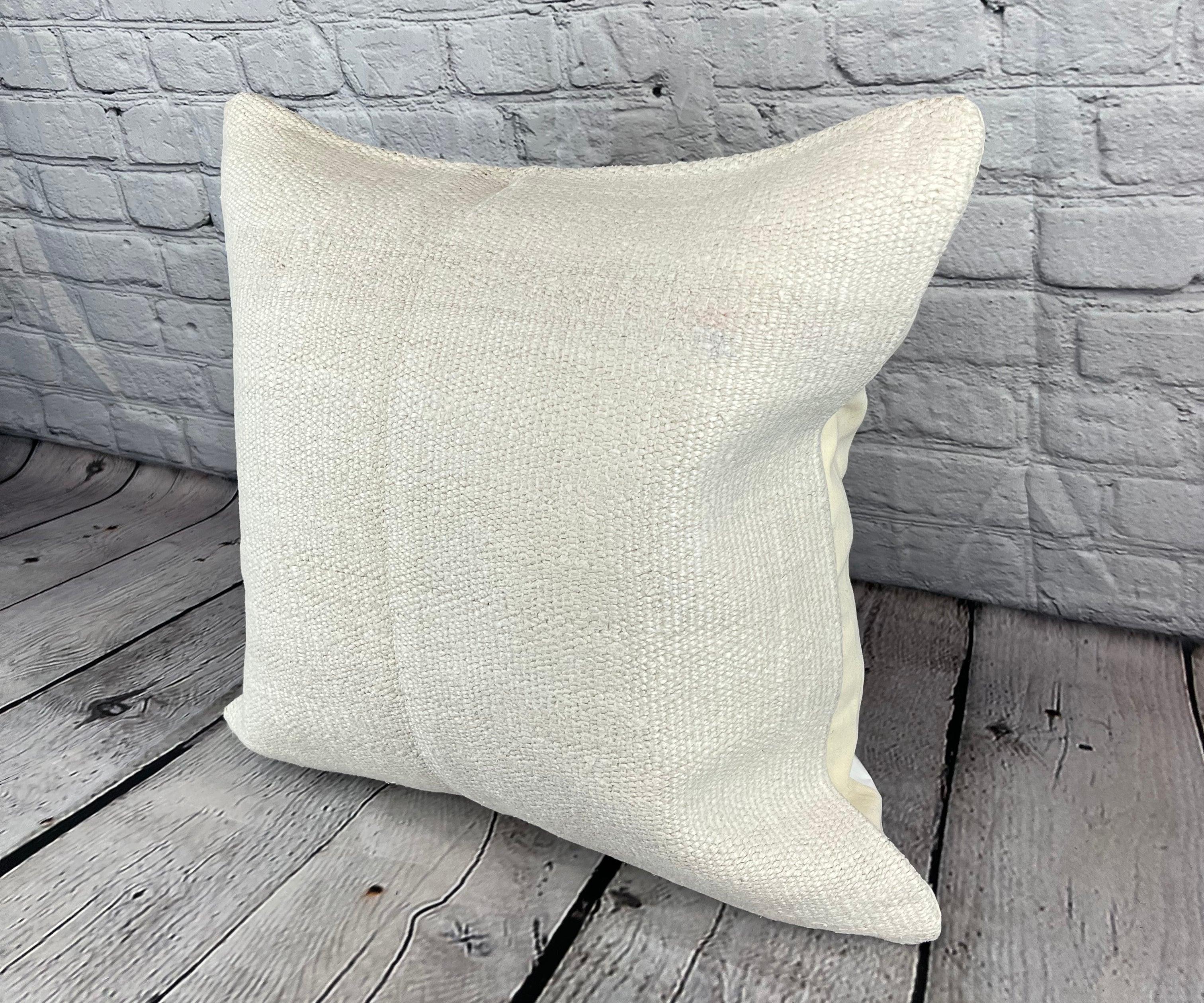 20 x 20 Hemp Pillow Turkish Cushion Natural Grayish White Pillow Cushion Cover #6606 Élevez votre décoration intérieure avec notre Hemp Pillow Turkish Cushion. Cette exquise housse de coussin, méticuleusement tissée à la main, ajoute une touche