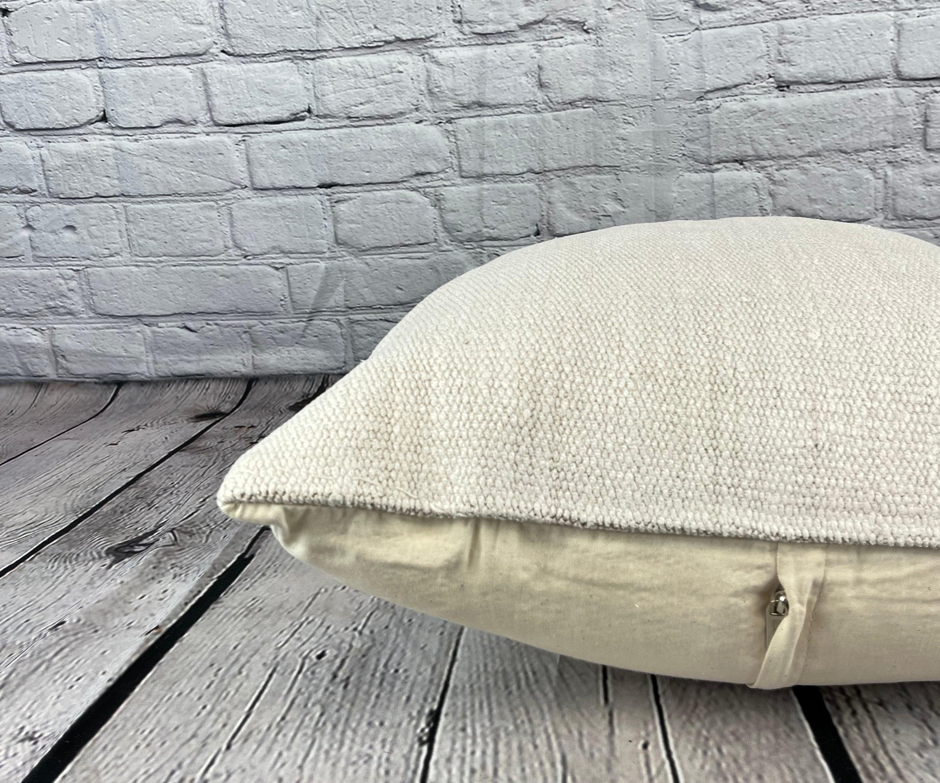 Annodato a mano Cuscino turco in canapa 20 x 20 Nature grigio-bianco Copricuscino #6611 in vendita