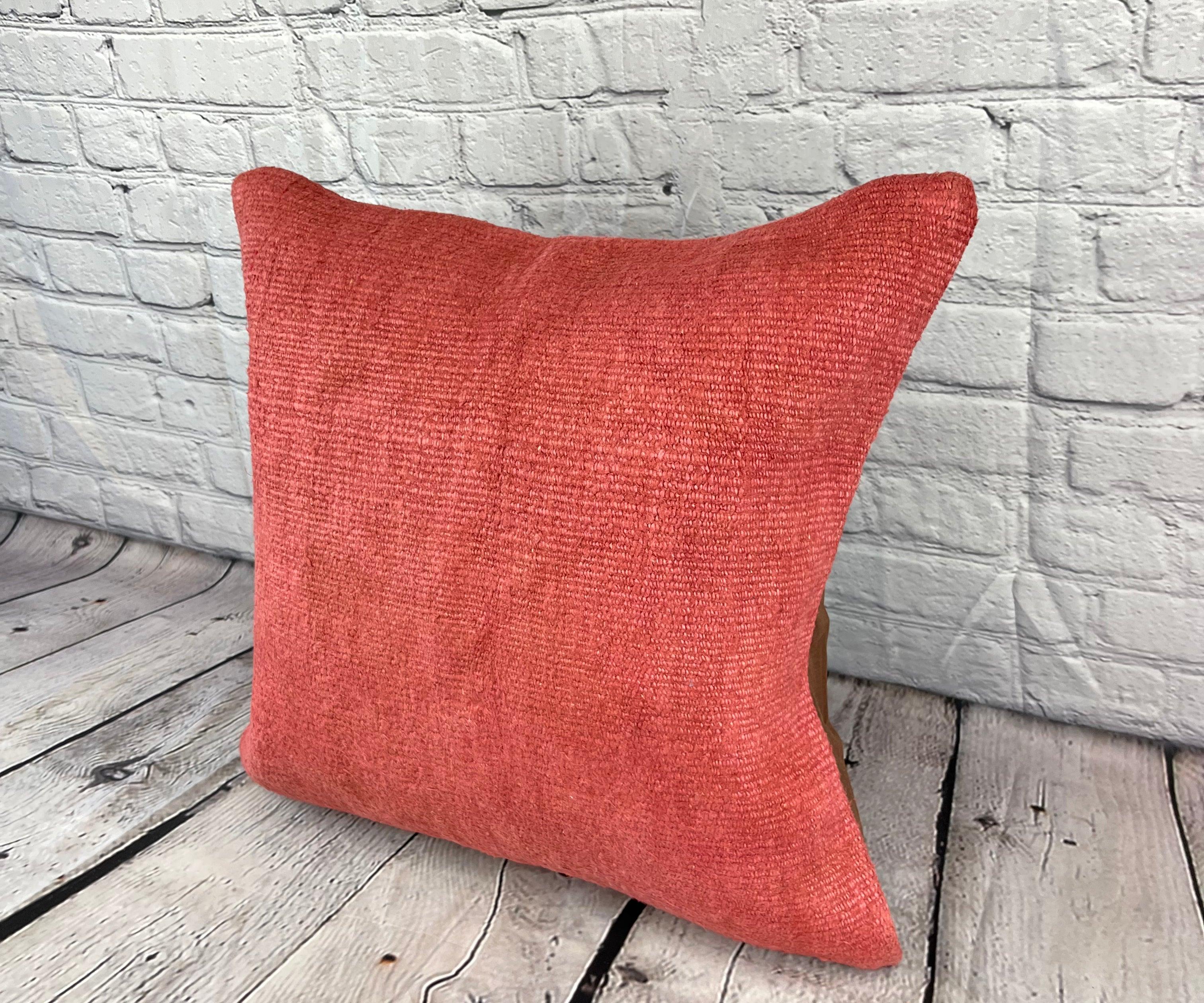 20 x 20 Hanfkissen Türkisches Kissen Natürliches rosa-rotes Kissen Kissenbezug #6470 Erhöhen Sie Ihr Heimdekor mit unserem Hanfkissen Türkisches Kissen. Dieser exquisite, sorgfältig handgewebte Kissenbezug verleiht jedem Raum einen Hauch von Eleganz