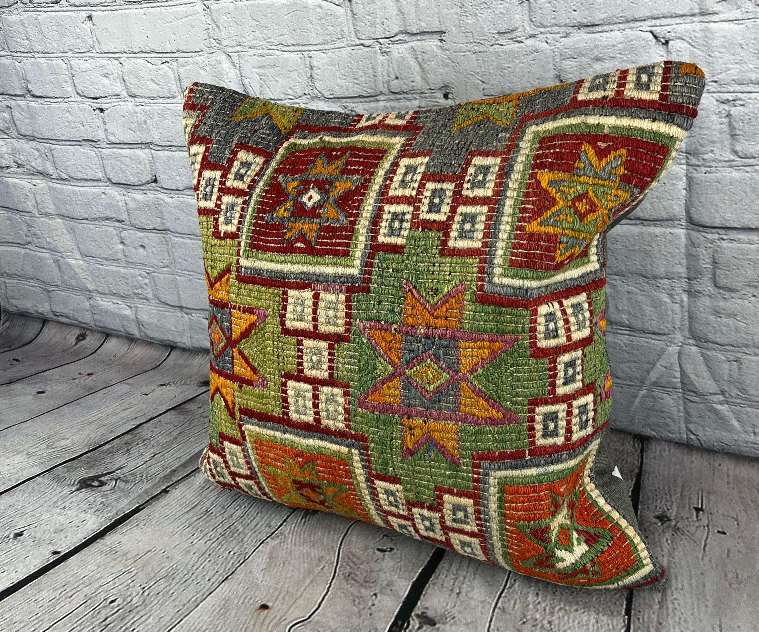20 x 20 Cojín Kilim Cojín Turco Verde Natural Funda de Cojín #6766 Mejora la decoración de tu casa con nuestro cojín Kilim Cojín Turco. Esta exquisita funda de almohada, meticulosamente tejida a mano, aporta un toque de elegancia y herencia cultural