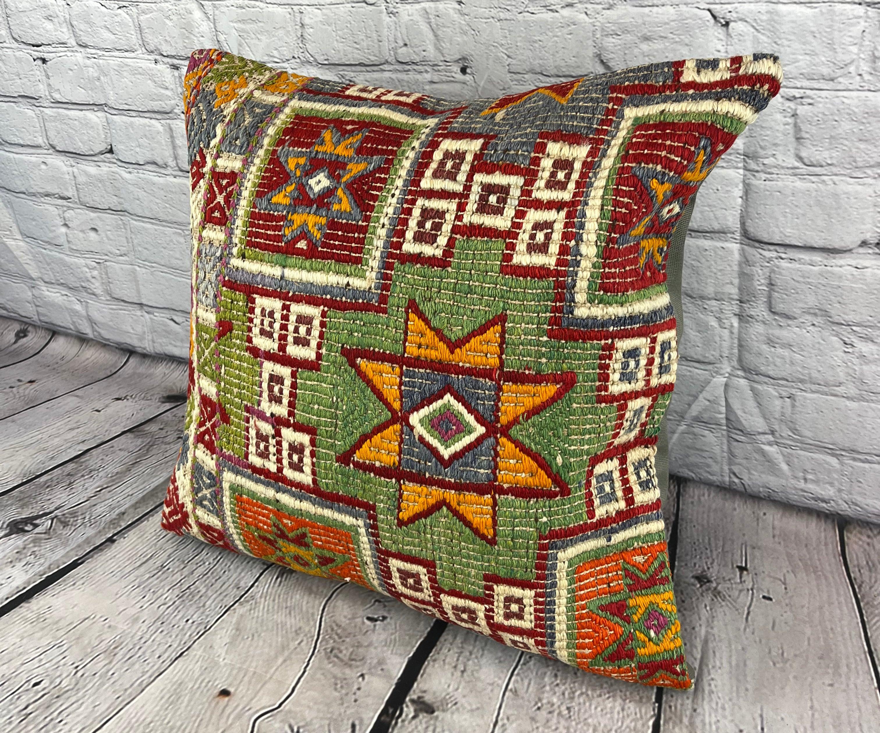 20 x 20 Cojín Kilim Cojín Turco Verde Natural Funda de Cojín #6785 Mejora la decoración de tu casa con nuestro cojín Kilim Cojín Turco. Esta exquisita funda de almohada, meticulosamente tejida a mano, aporta un toque de elegancia y herencia cultural