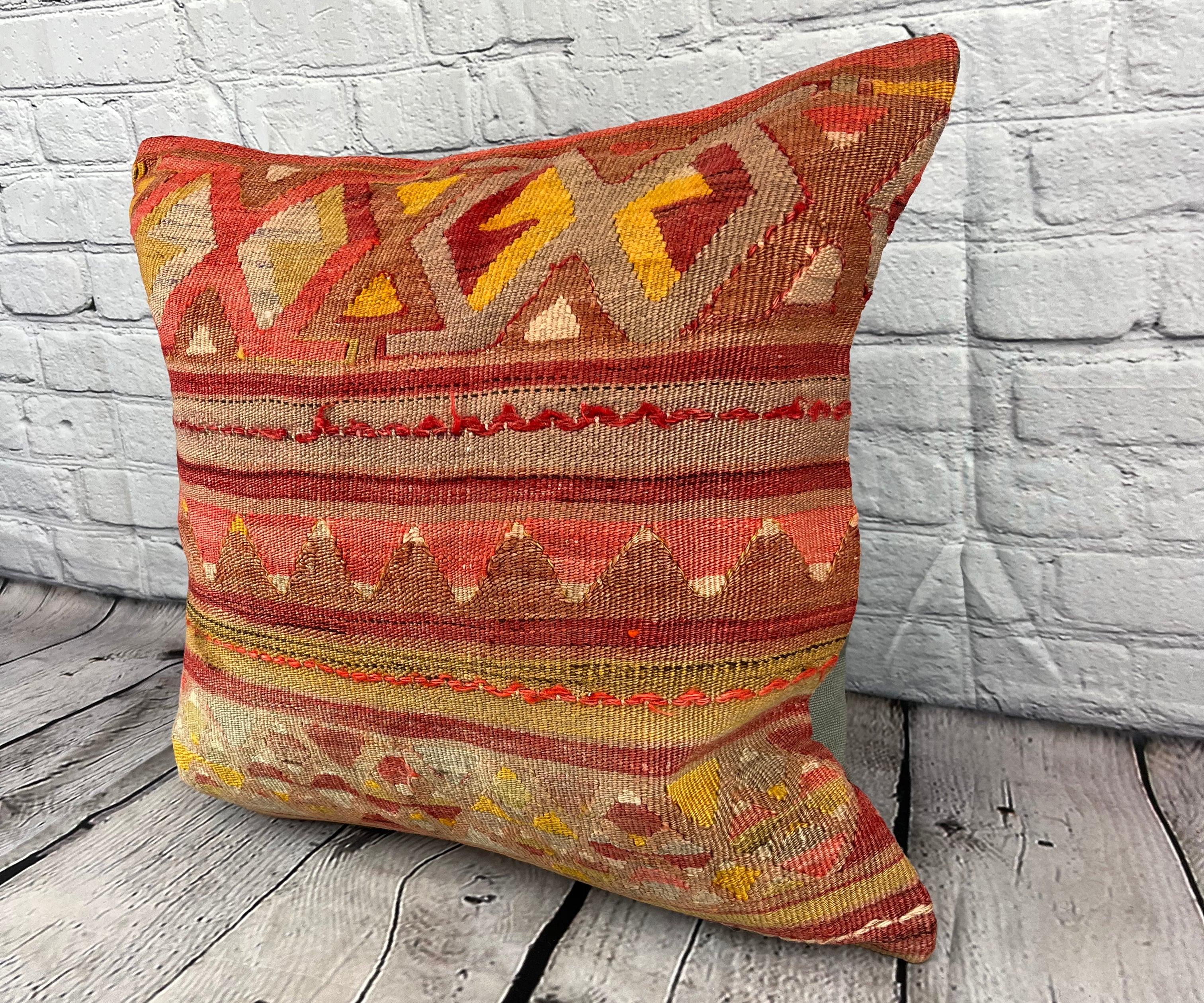 20 x 20 Kilim Pillow Turkish Cushion Natural Green Pillow Cushion Cover #6814 Améliorez votre décoration intérieure avec notre Kilim Pillow Turkish Kilim Cushion. Cette exquise housse de coussin, méticuleusement tissée à la main, apporte une touche