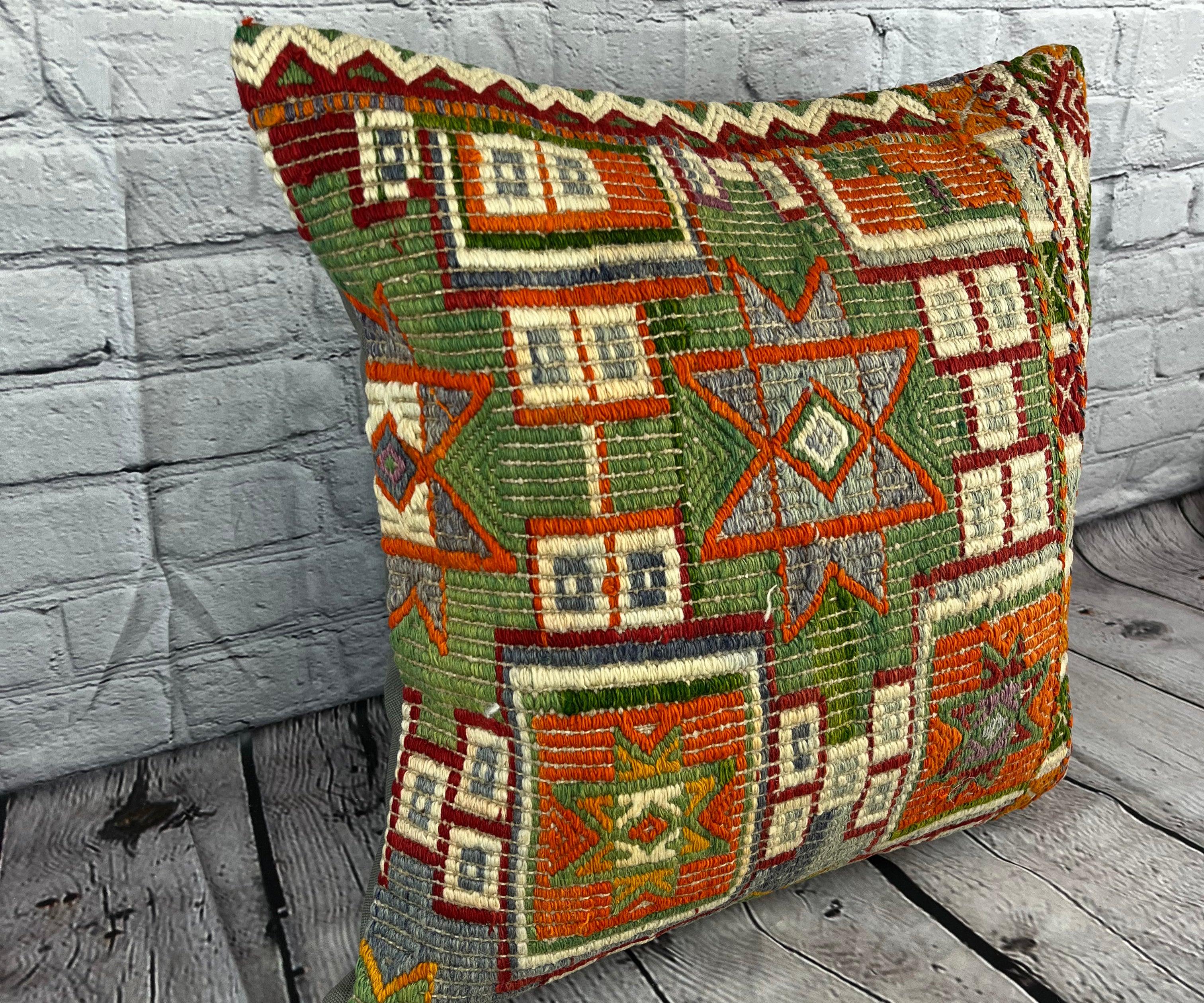 20 x 20 Cojín Kilim Cojín Turco Verde Natural Funda de Cojín #6824 Mejora la decoración de tu casa con nuestro cojín Kilim Cojín Turco. Esta exquisita funda de almohada, meticulosamente tejida a mano, aporta un toque de elegancia y herencia cultural