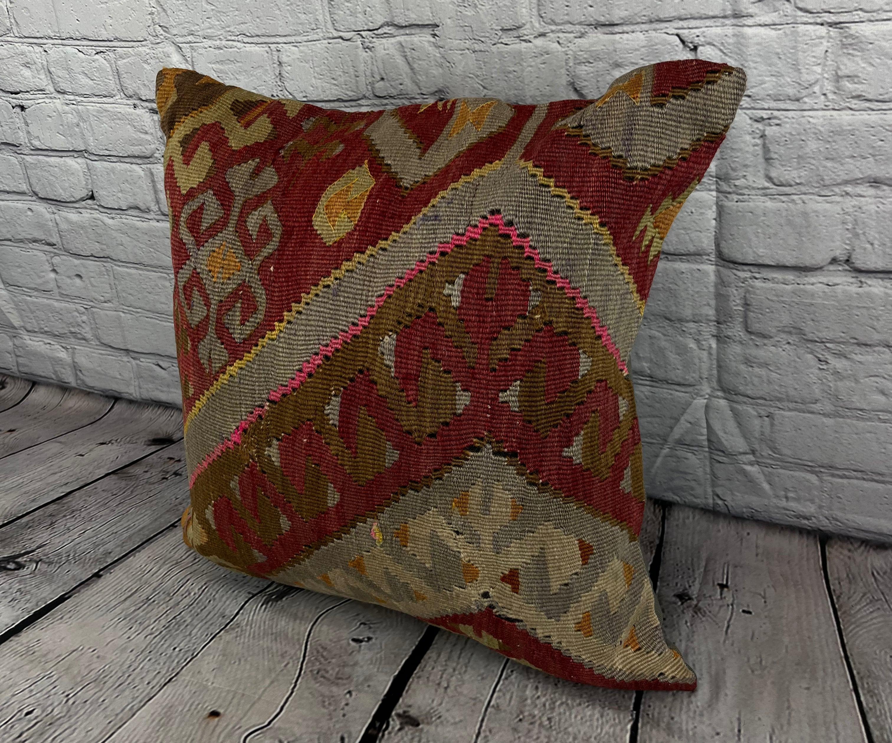 20 x 20 Kilim Pillow Turkish Cushion Natural Kismet Pillow Cushion Cover #6760 Verschönern Sie Ihr Zuhause mit unserem Kilim Pillow Turkish Kilim Cushion. Dieser exquisite, sorgfältig handgewebte Kissenbezug bringt einen Hauch von Eleganz und