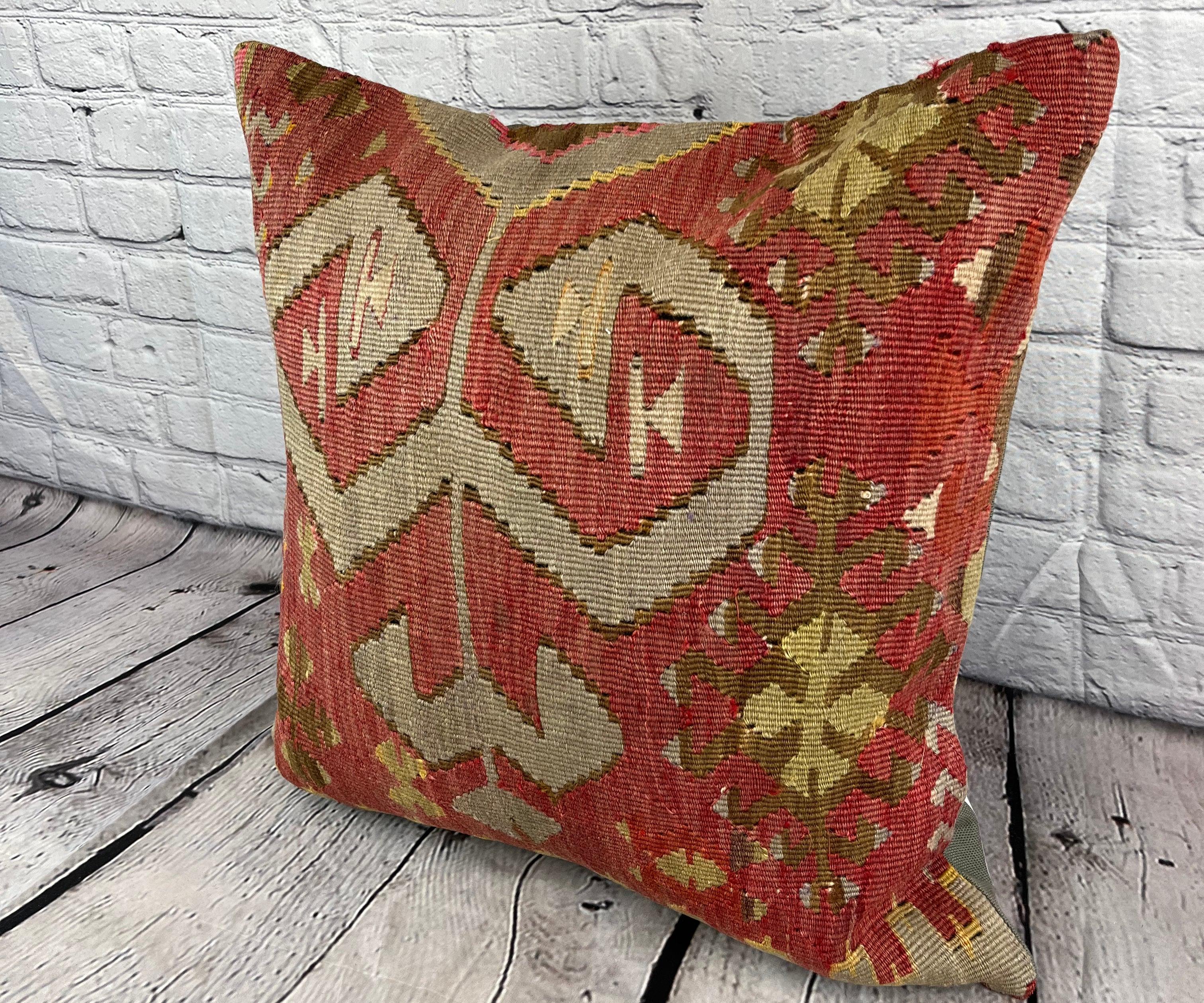 20 x 20 Cojín Kilim Cojín Turco Cojín Rojo Natural Funda de Cojín #6777 Realza la decoración de tu hogar con nuestro cojín Kilim Cojín Turco. Esta exquisita funda de almohada, meticulosamente tejida a mano, aporta un toque de elegancia y herencia
