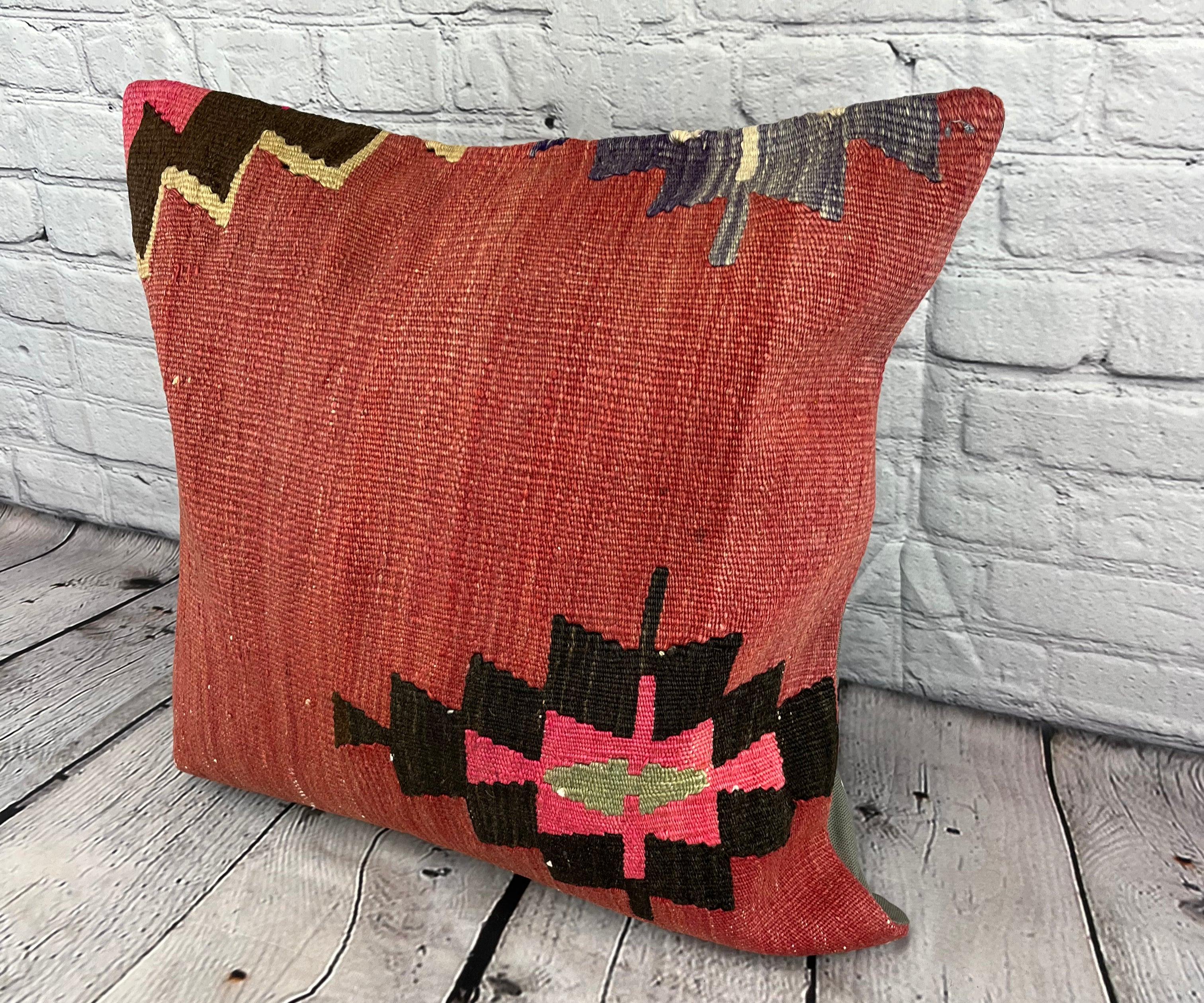 20 x 20 Kilim Kissen Türkisches Kissen Natural Red Pillow Cushion Cover #6796 Verbessern Sie Ihr Zuhause mit unserem Kilim Kissen Türkisches Kilim Kissen. Dieser exquisite, sorgfältig handgewebte Kissenbezug bringt einen Hauch von Eleganz und