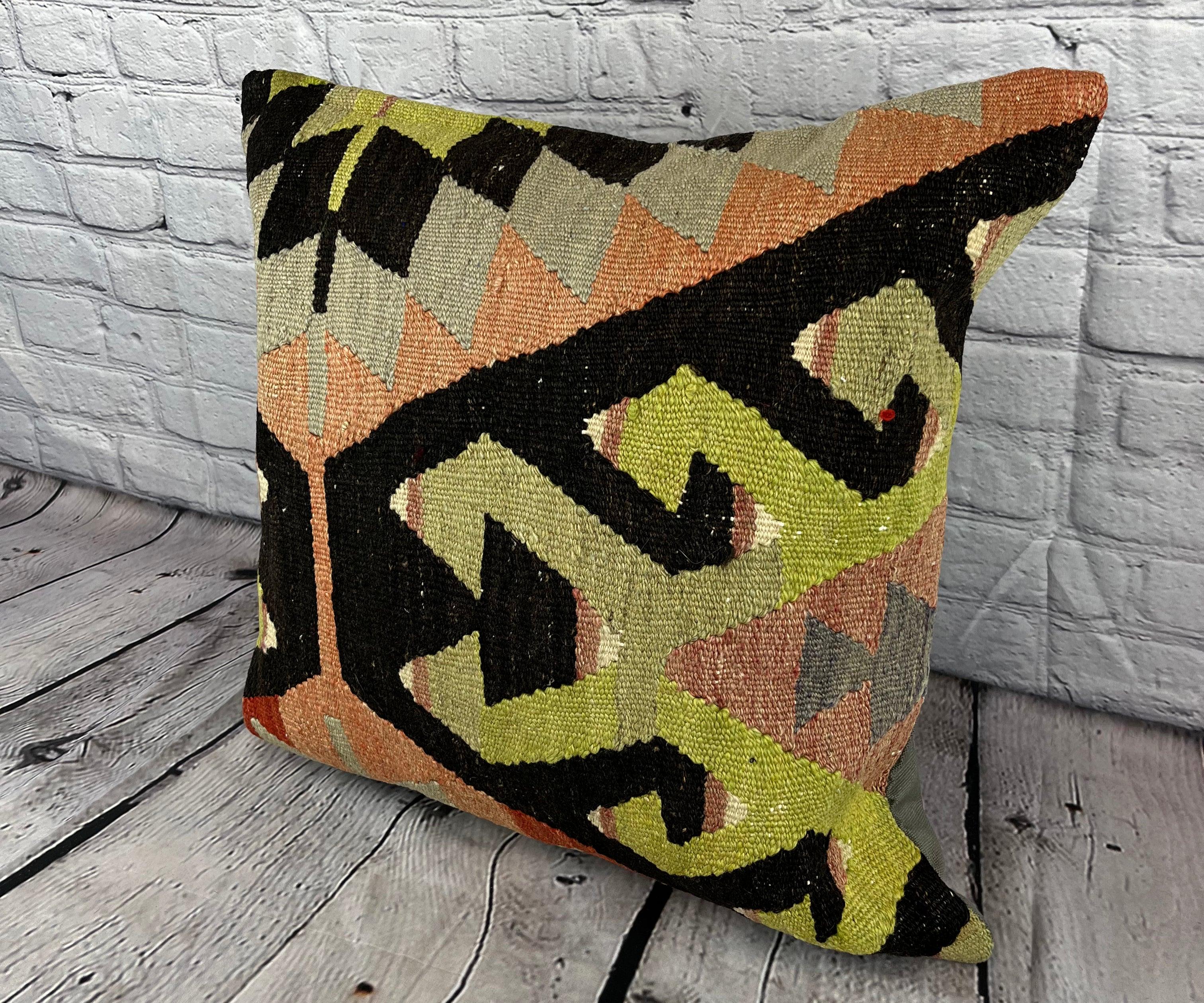 20 x 20 Cojín Kilim Cojín Turco Verde Natural Negro Funda de Cojín #6733 Mejora la decoración de tu casa con nuestro cojín Kilim Cojín Kilim Turco. Esta exquisita funda de almohada, meticulosamente tejida a mano, aporta un toque de elegancia y