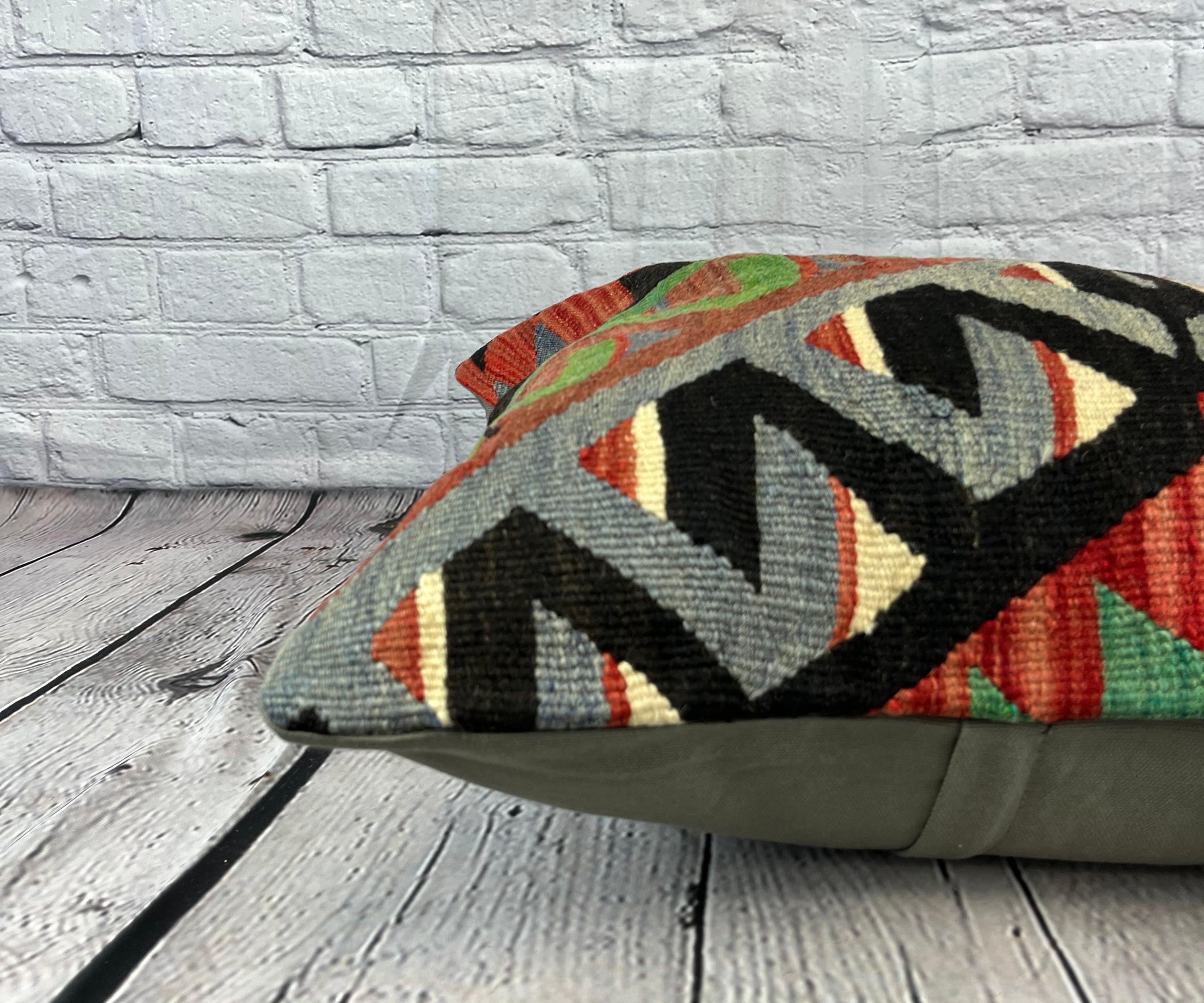 Noué à la main 20 x 20 Kilim Turkish Cushion Natural Green Black Pillow Cushion Cover #6787 en vente