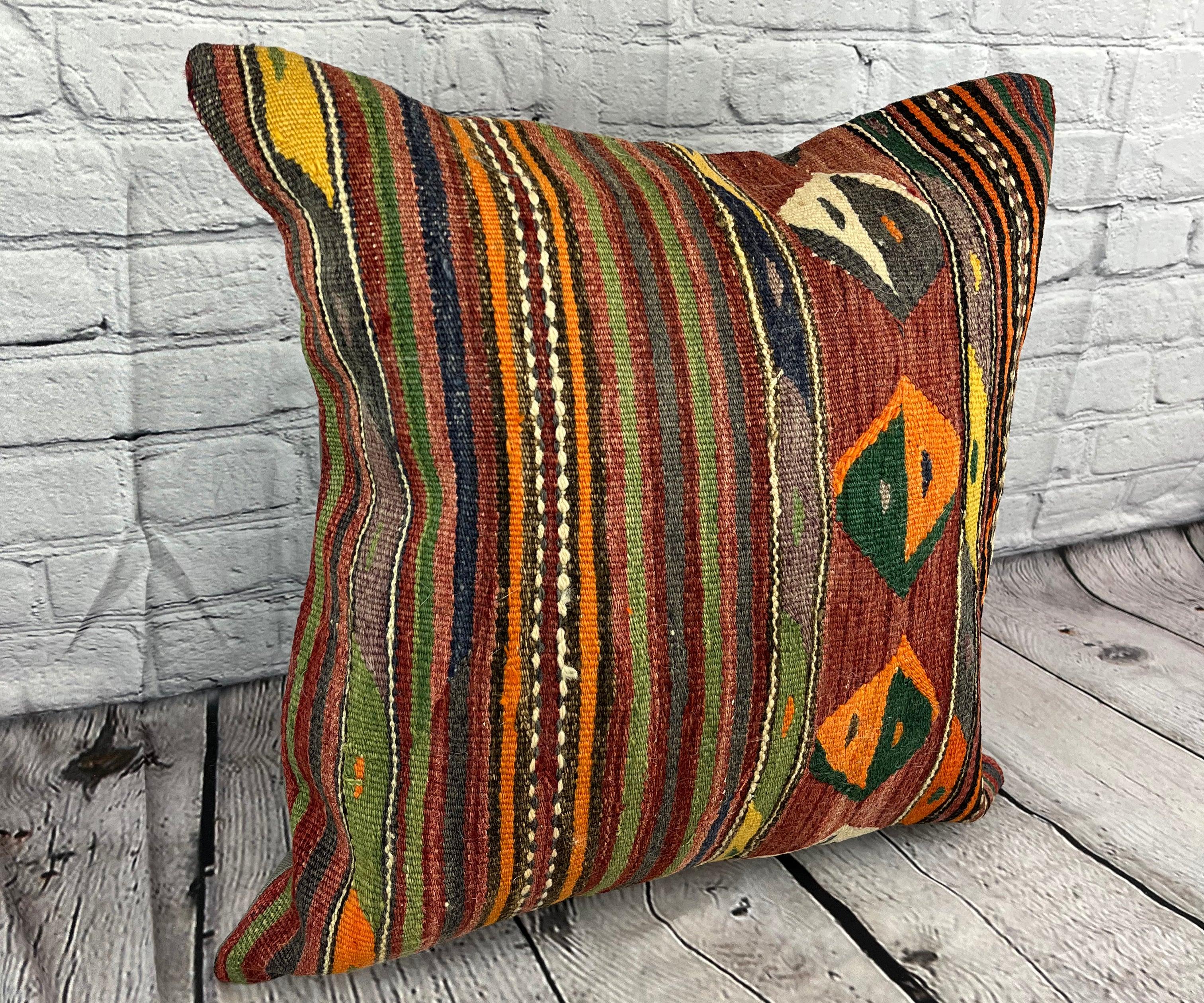 20 x 20 Cojín Kilim Cojín Turco Cojín Natural Sueños de Estambul Funda de Cojín #6741 Realza la decoración de tu hogar con nuestro cojín Kilim Cojín Kilim Turco. Esta exquisita funda de almohada, meticulosamente tejida a mano, aporta un toque de