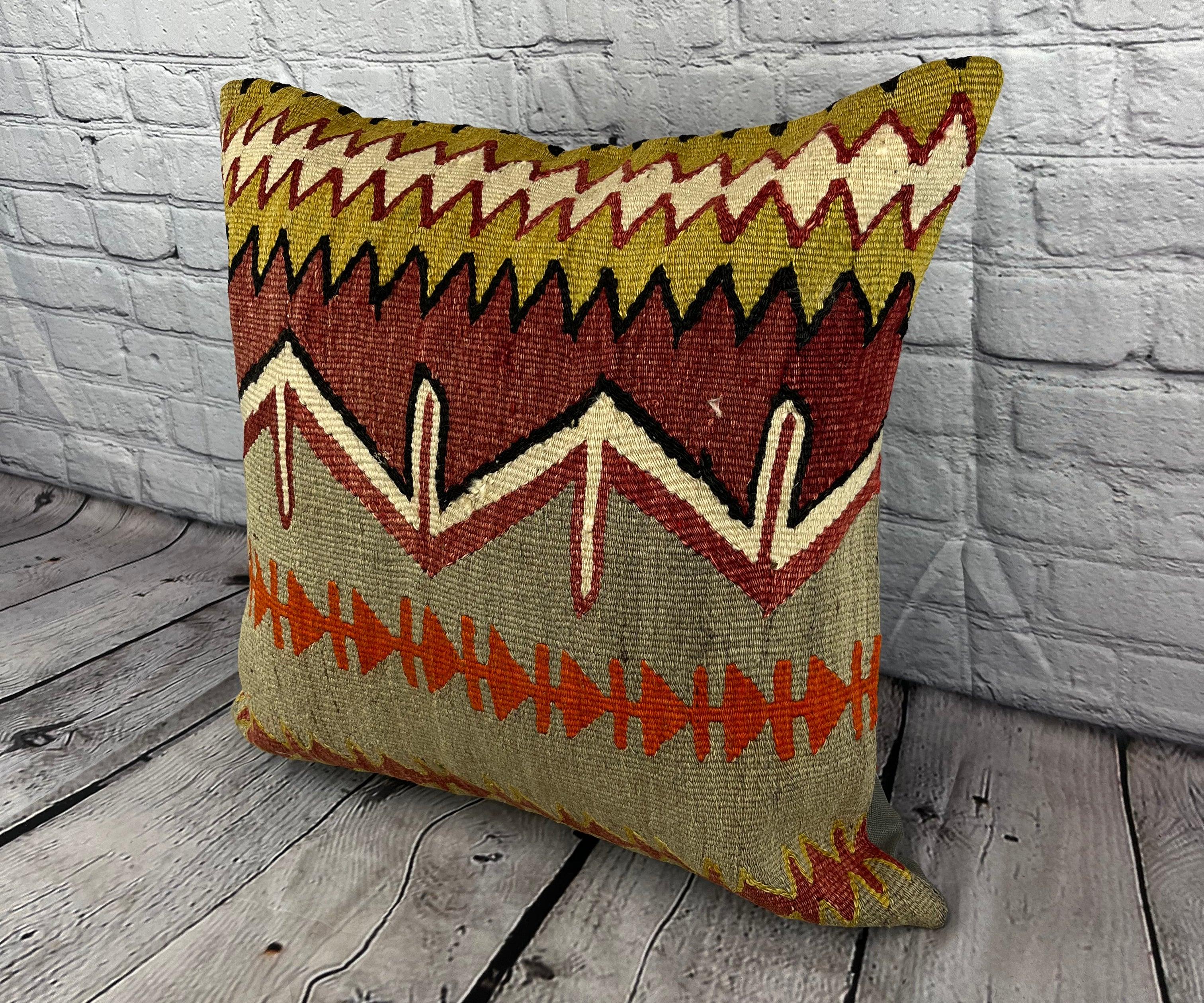 20 x 20 Kilim Pillow Turkish Cushion Natural Traditional Pillow Cushion Cover #6801 Verschönern Sie Ihr Zuhause mit unserem Kilim Pillow Turkish Kilim Cushion. Dieser exquisite, sorgfältig handgewebte Kissenbezug bringt einen Hauch von Eleganz und