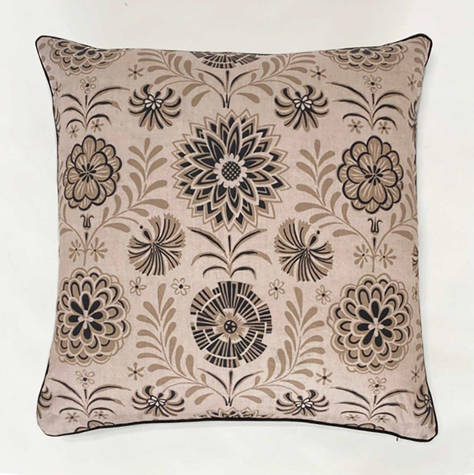 20 x 20 Linen Floral Printed Throw Pillow with Pattern by Tommi Parzinger For Sale 3