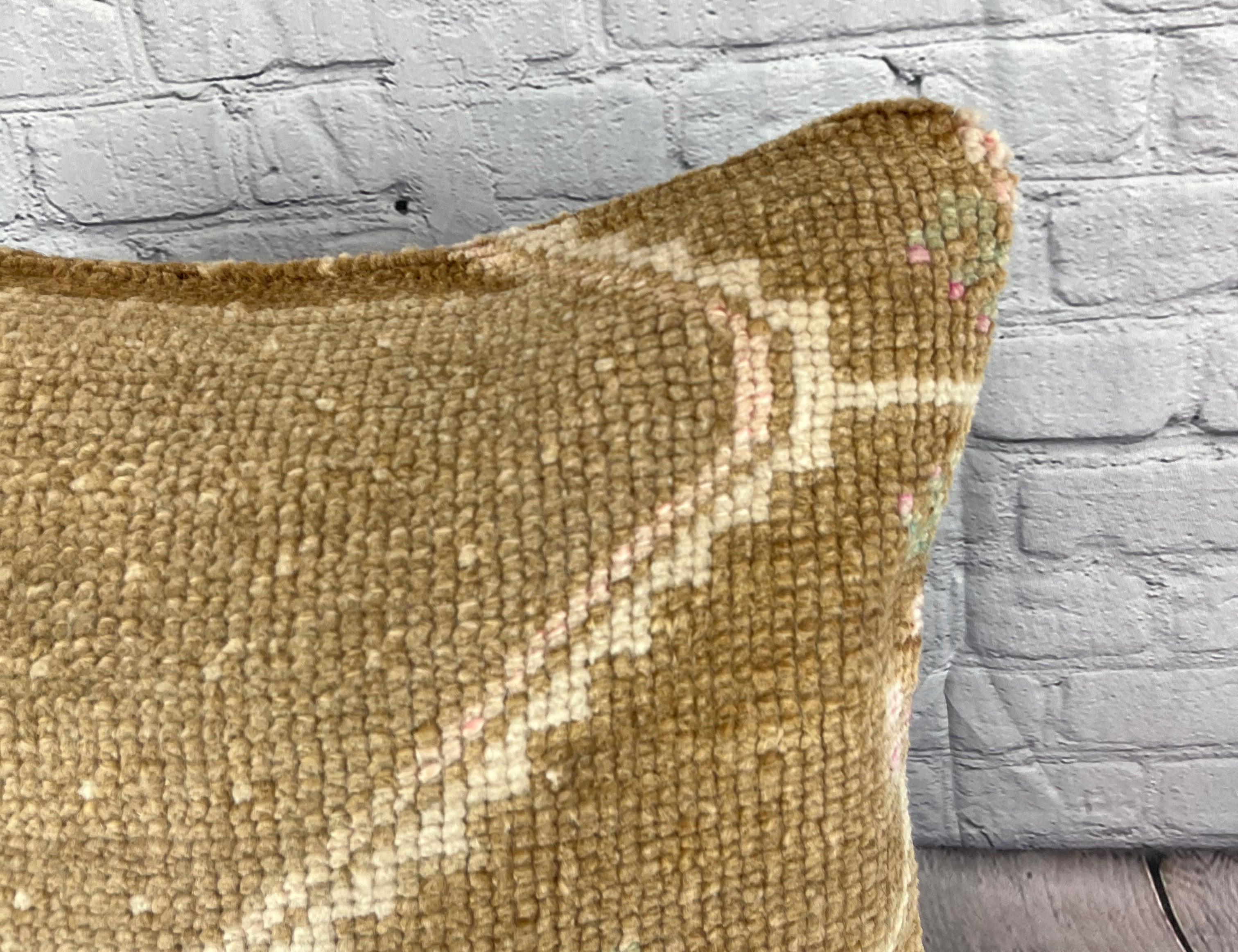 Turc Coussin de tapisserie 20 x 20 écho égyptien d'un coussin de coussin turc #7351 en vente