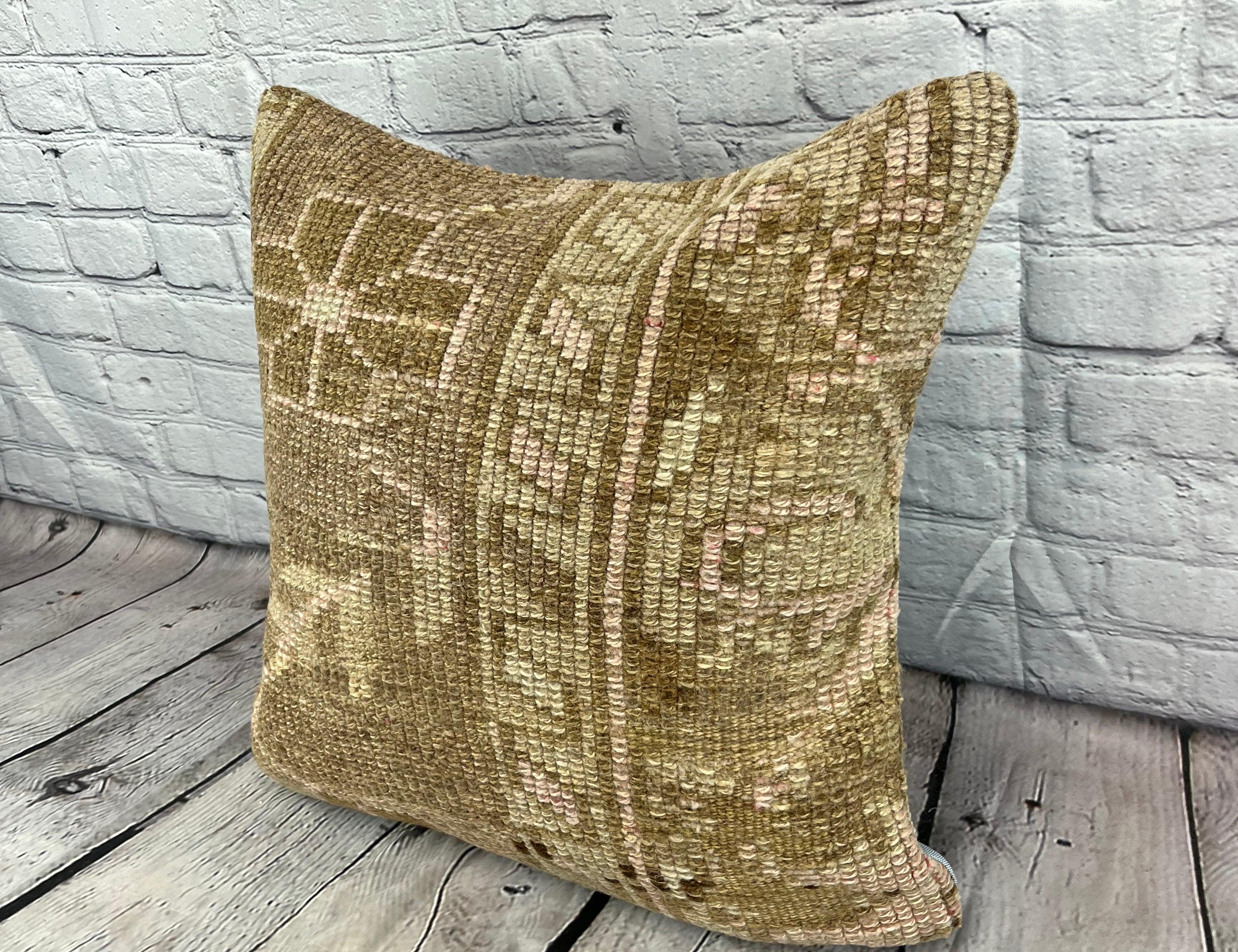 20 x 20 Cuscino Rug Anatolian Oasis Turkish Pillow Cushion Cover #7376 Migliora l'arredamento della tua casa con il nostro Cuscino Rug Turkish Rug Cushion. Questo squisito copricuscino, meticolosamente tessuto a mano, dona un tocco di eleganza e di
