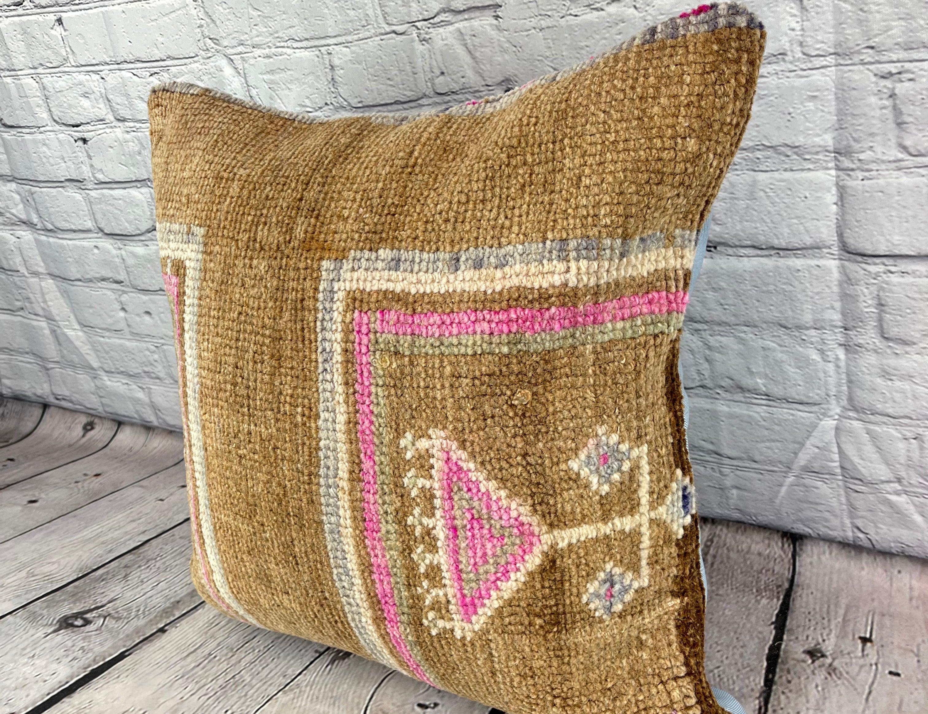 20 x 20 Rug Pillow Anatolian Radiant Turkish Pillow Cushion Cover #7340 Migliora l'arredamento della tua casa con il nostro Rug Pillow Turkish Rug Cushion. Questo squisito copricuscino, meticolosamente tessuto a mano, dona un tocco di eleganza e di