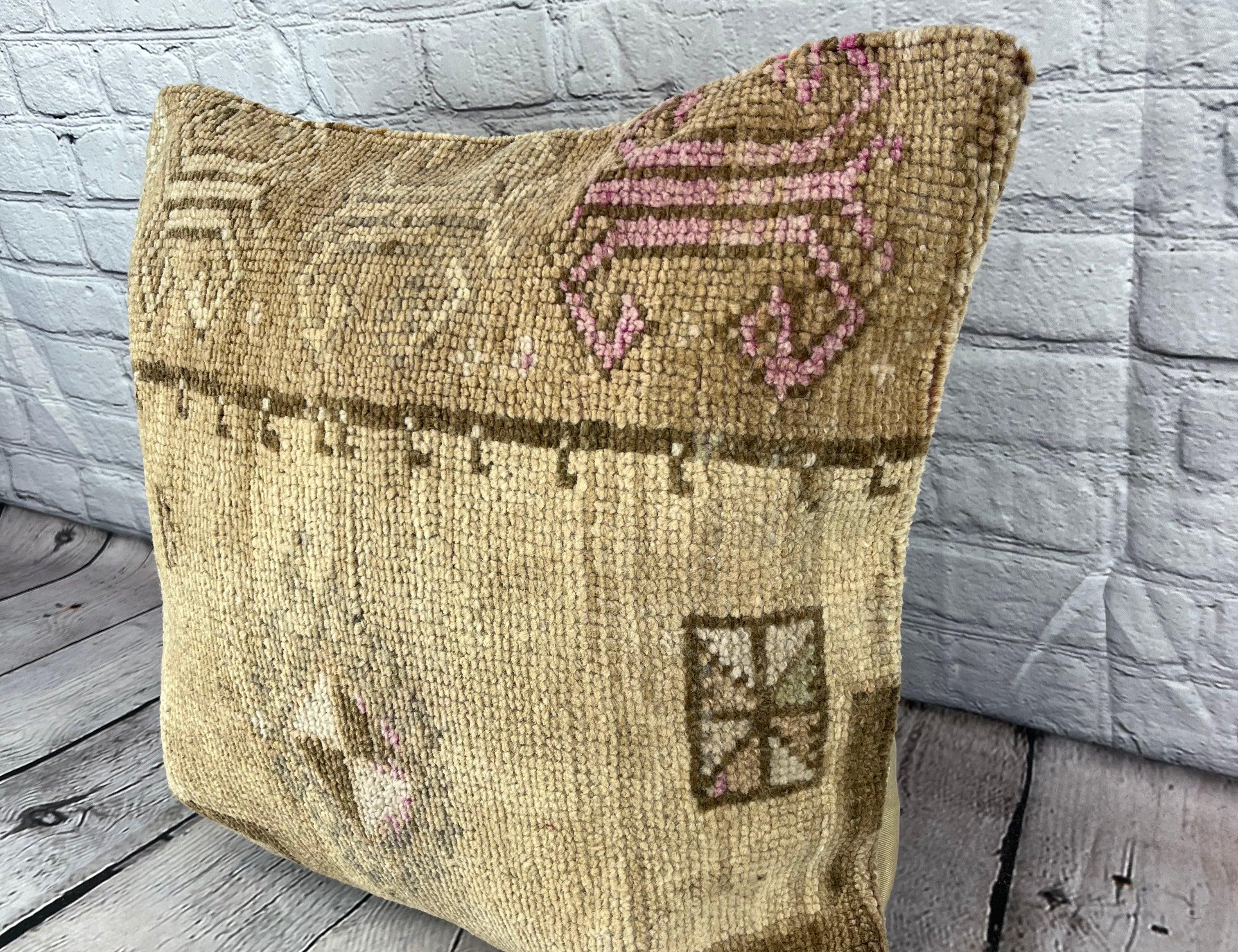 20 x 20 Rug Pillow Anatolian Radiant Turkish Pillow Cushion Cover #7609 Verschönern Sie Ihr Zuhause mit unserem Rug Pillow Turkish Rug Cushion. Dieser exquisite, sorgfältig handgewebte Kissenbezug bringt einen Hauch von Eleganz und kulturellem Erbe