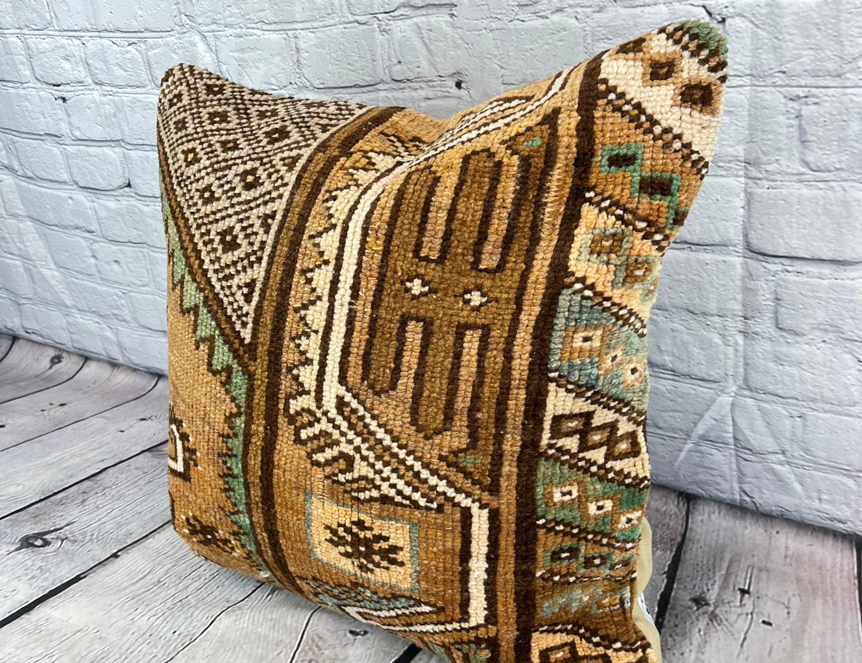 20 x 20 Rug Pillow Azure Melody Turkish Pillow Cushion Cover #7627 Verschönern Sie Ihr Zuhause mit unserem Rug Pillow Turkish Rug Cushion. Dieser exquisite, sorgfältig handgewebte Kissenbezug bringt einen Hauch von Eleganz und kulturellem Erbe in