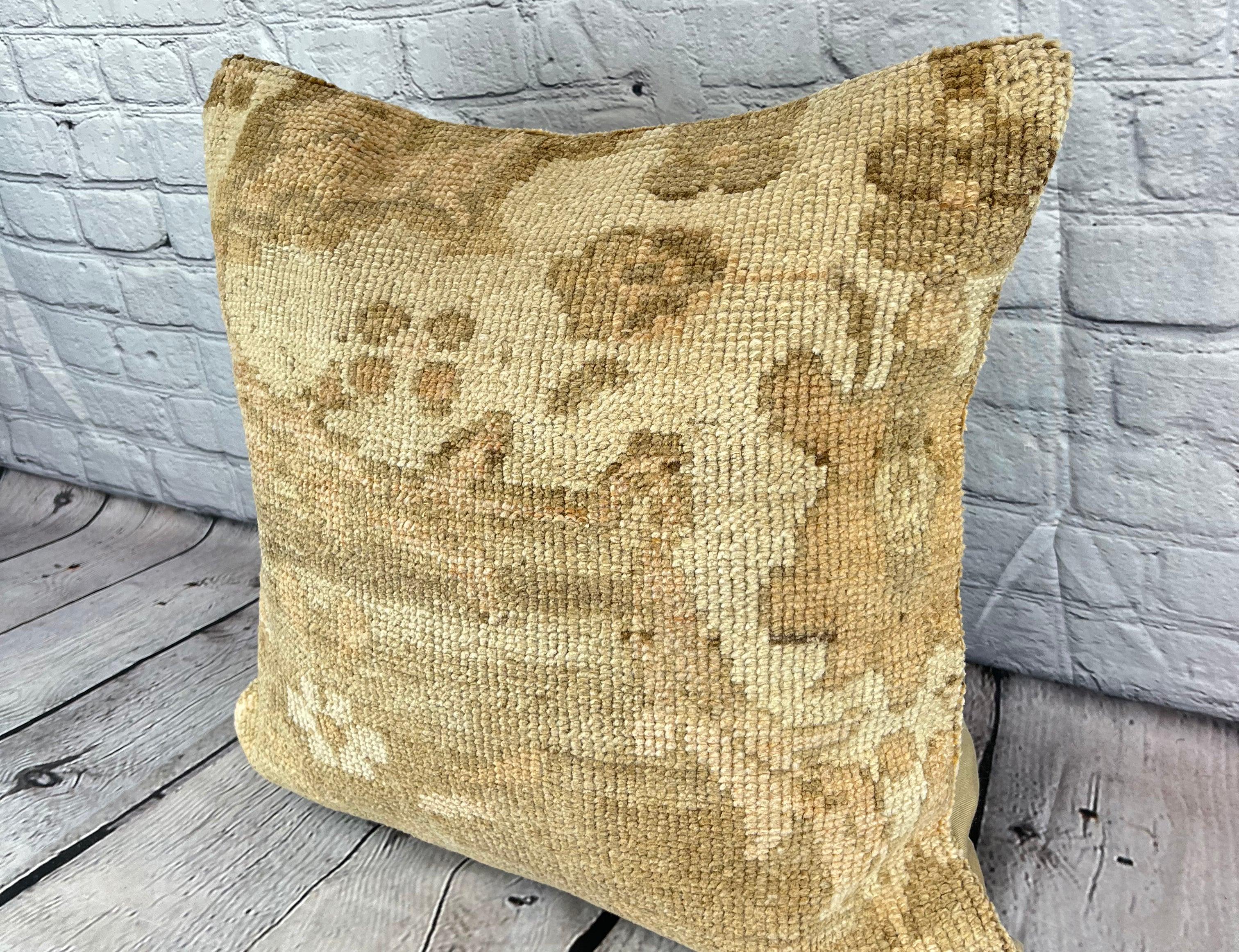 20 x 20 Rug Pillow Bosporus Azure Turkish Pillow Cushion Cover #7623 Verbessern Sie Ihr Zuhause mit unserem Rug Pillow Turkish Rug Cushion. Dieser exquisite, sorgfältig handgewebte Kissenbezug bringt einen Hauch von Eleganz und kulturellem Erbe in