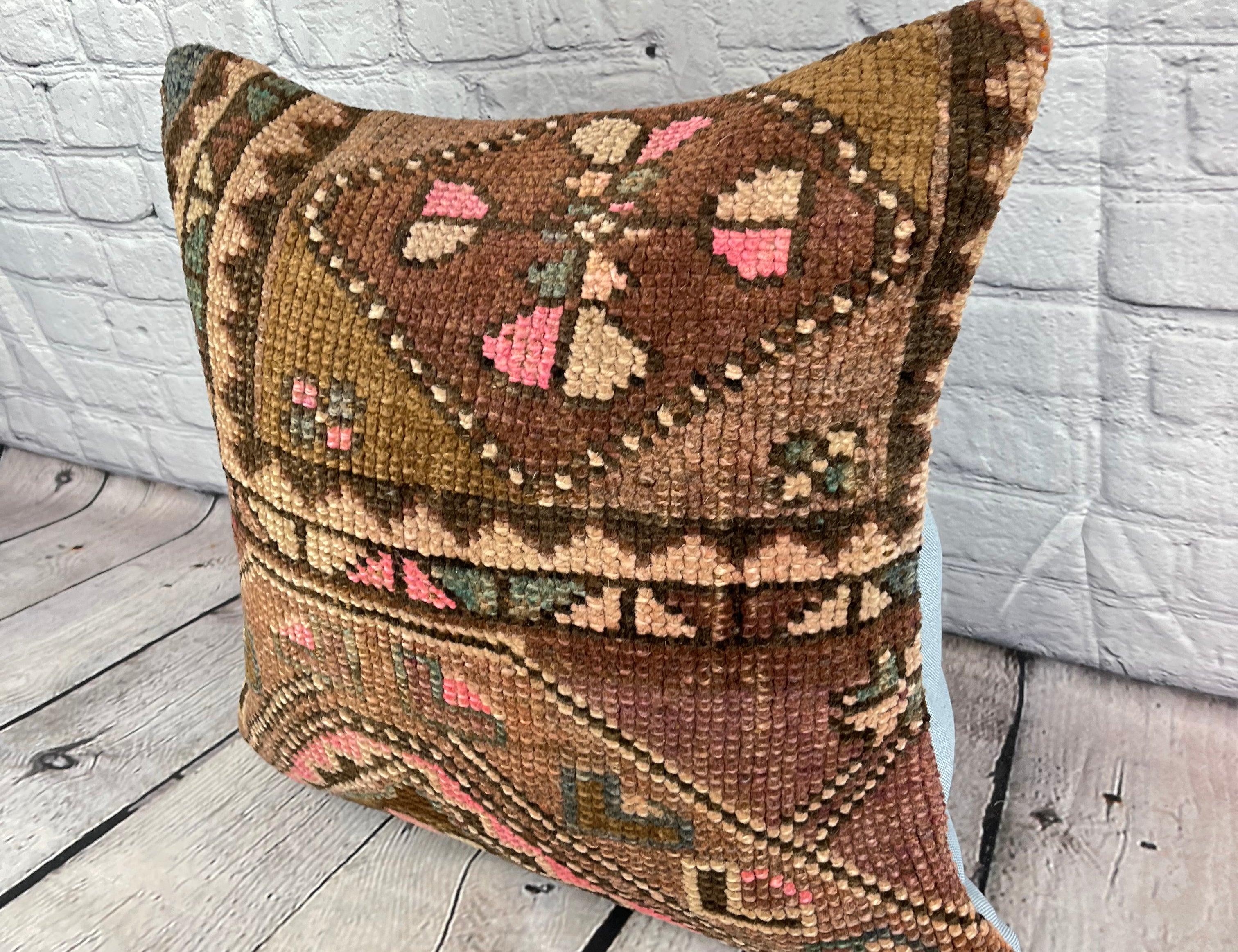 20 x 20 Cuscino Rug Byzantine Whispering Turkish Pillow Cushion Cover #7345 Migliora l'arredamento della tua casa con il nostro Cuscino Rug Turkish Rug Cushion. Questo squisito copricuscino, meticolosamente tessuto a mano, dona un tocco di eleganza