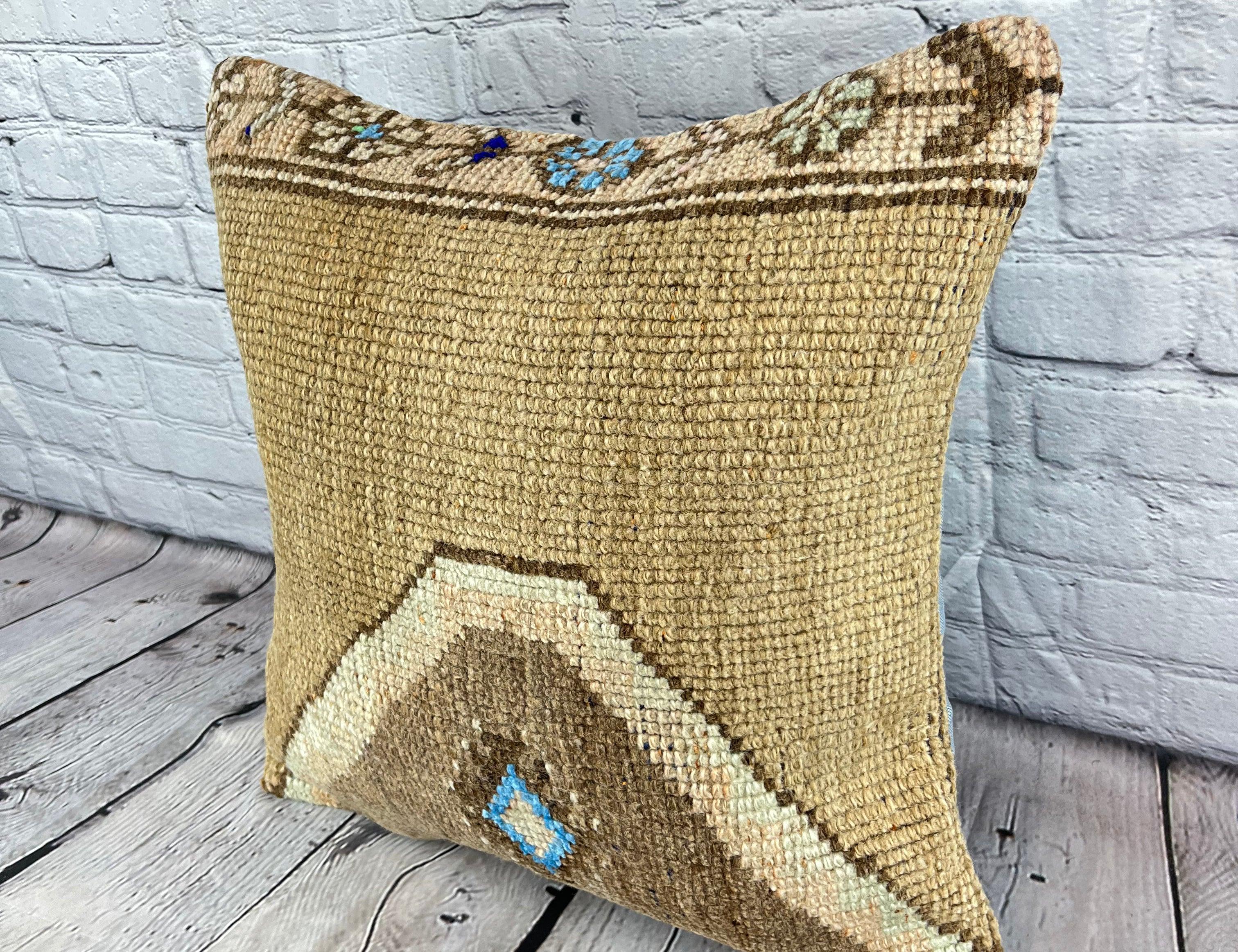 20 x 20 Rug Pillow Cappadocian Dreamland Turkish Pillow Cushion Cover #6708 Verbessern Sie Ihr Zuhause mit unserem Rug Pillow Turkish Rug Cushion. Dieser exquisite, sorgfältig handgewebte Kissenbezug bringt einen Hauch von Eleganz und kulturellem