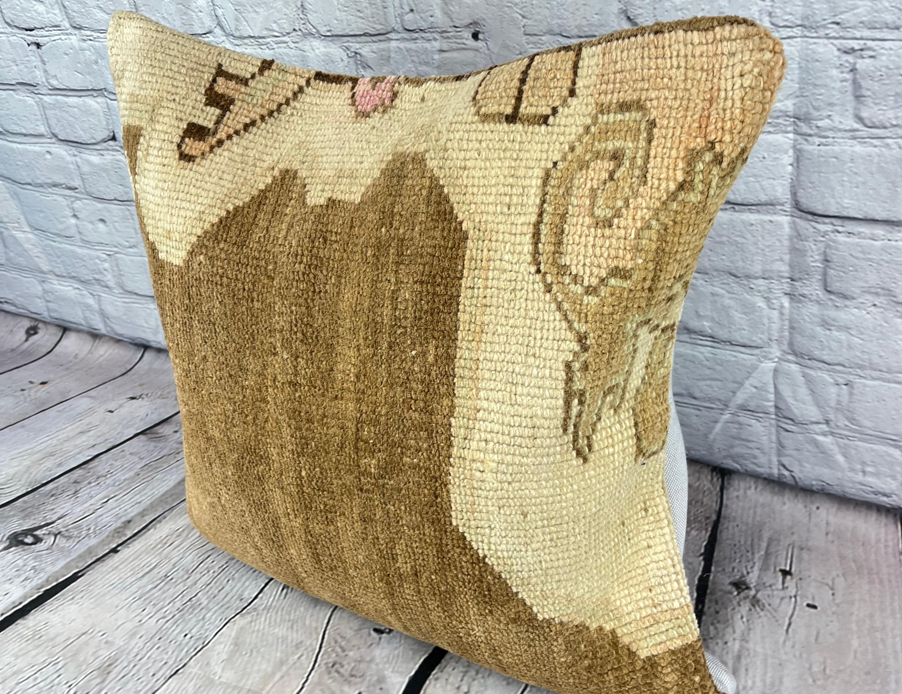 20 x 20 Rug Pillow Enchanted Oasis Turkish Pillow Cushion Cover #6720 Améliorez votre décoration intérieure avec notre Rug Pillow Turkish Rug Cushion. Cette exquise housse de coussin, méticuleusement tissée à la main, apporte une touche d'élégance