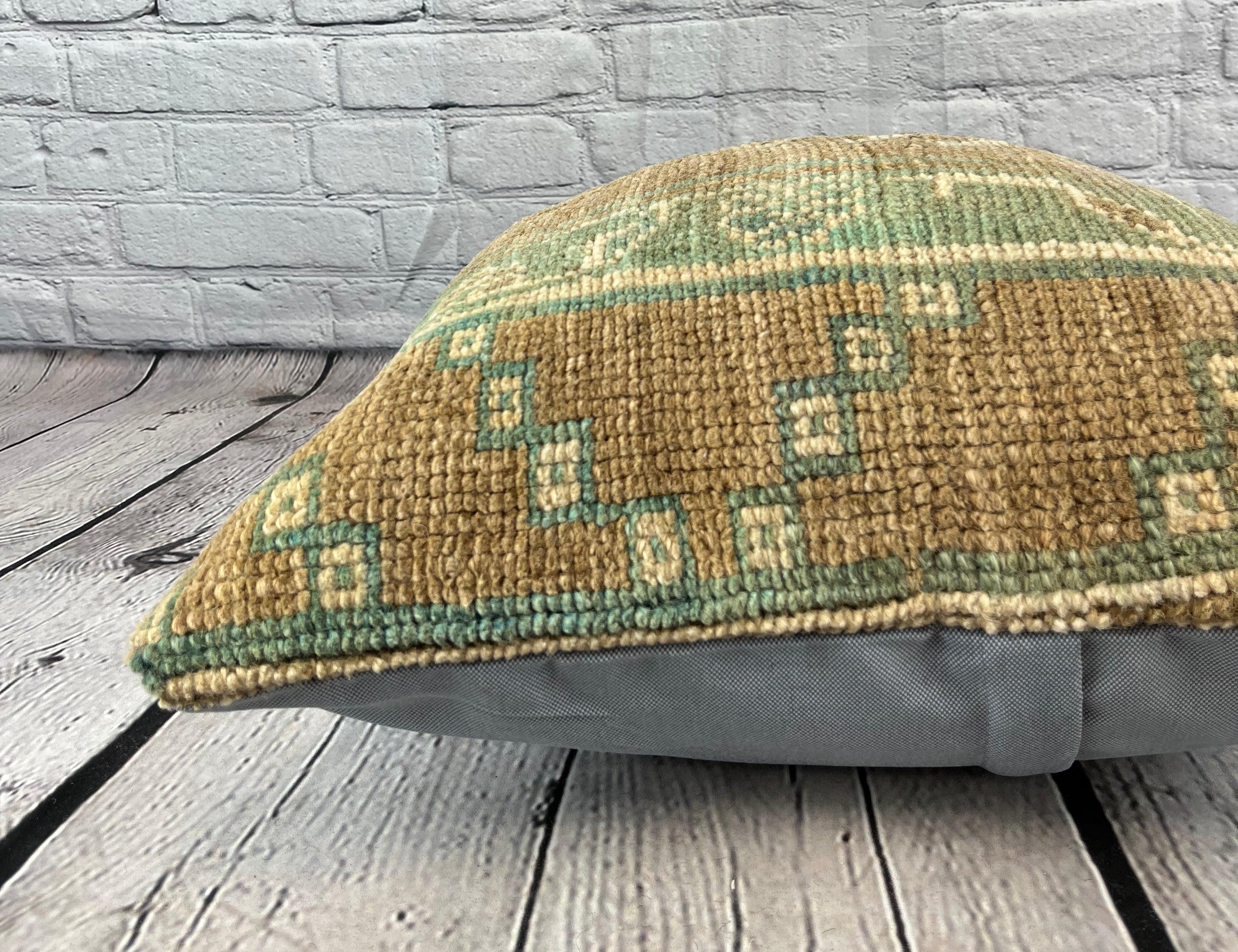 20 x 20 Teppich Kissen Ethereal Elegance Türkisches Kissen Cushion Cover #6689 im Zustand „Neu“ im Angebot in Houston, TX
