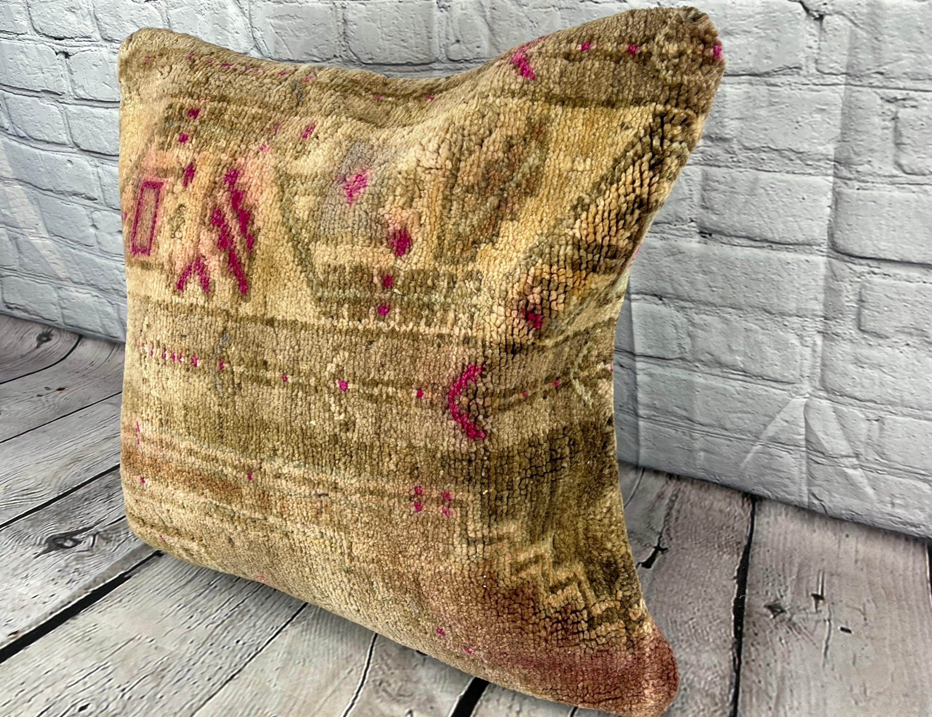 20 x 20 Cuscino Tappeto Grand Melody Cuscino Turco Copricuscino #7663 Migliora l'arredamento della tua casa con il nostro Cuscino Tappeto Turco. Questo squisito copricuscino, meticolosamente tessuto a mano, dona un tocco di eleganza e di eredità