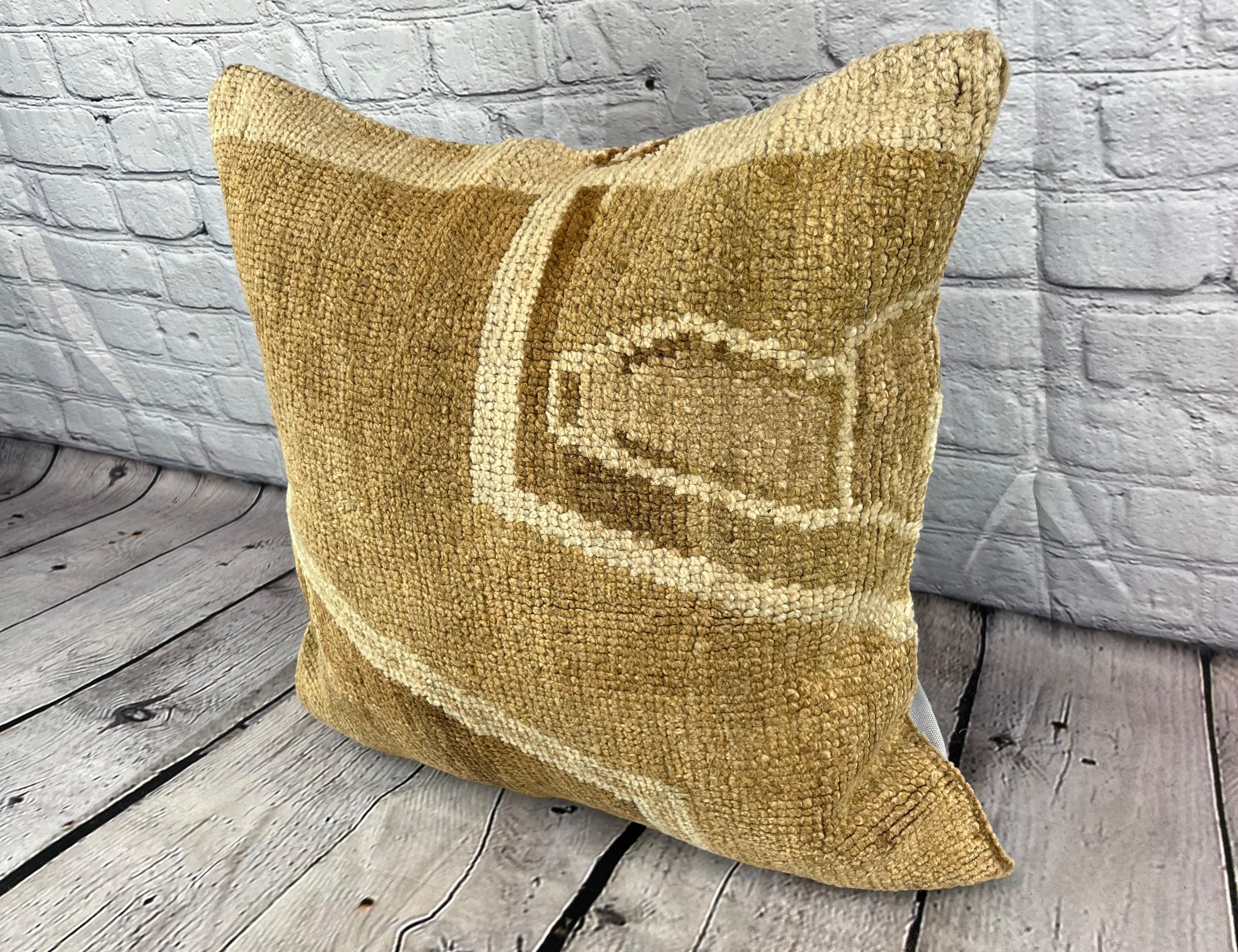 20 x 20 Cuscino Rug Istanbul Seraphic Turkish Pillow Cushion Cover #6688 Migliora l'arredamento della tua casa con il nostro cuscino Rug Pillow Turkish Rug Cushion. Questo squisito copricuscino, meticolosamente tessuto a mano, dona un tocco di