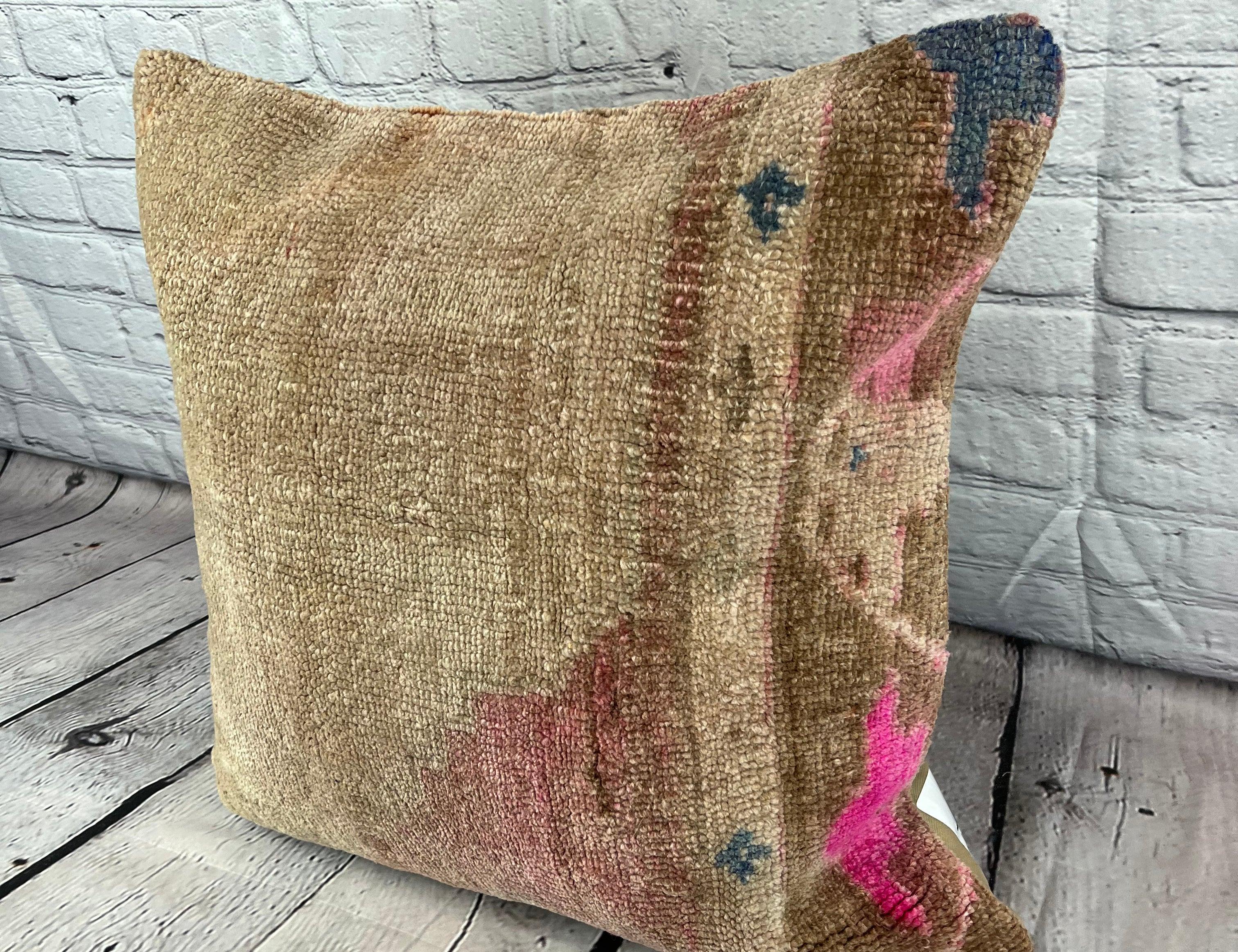 20 x 20 Rug Pillow Luminous Haven Turkish Pillow Cushion Cover #7654 Améliorez votre décoration intérieure avec notre Rug Pillow Turkish Rug Cushion. Cette exquise housse de coussin, méticuleusement tissée à la main, apporte une touche d'élégance et