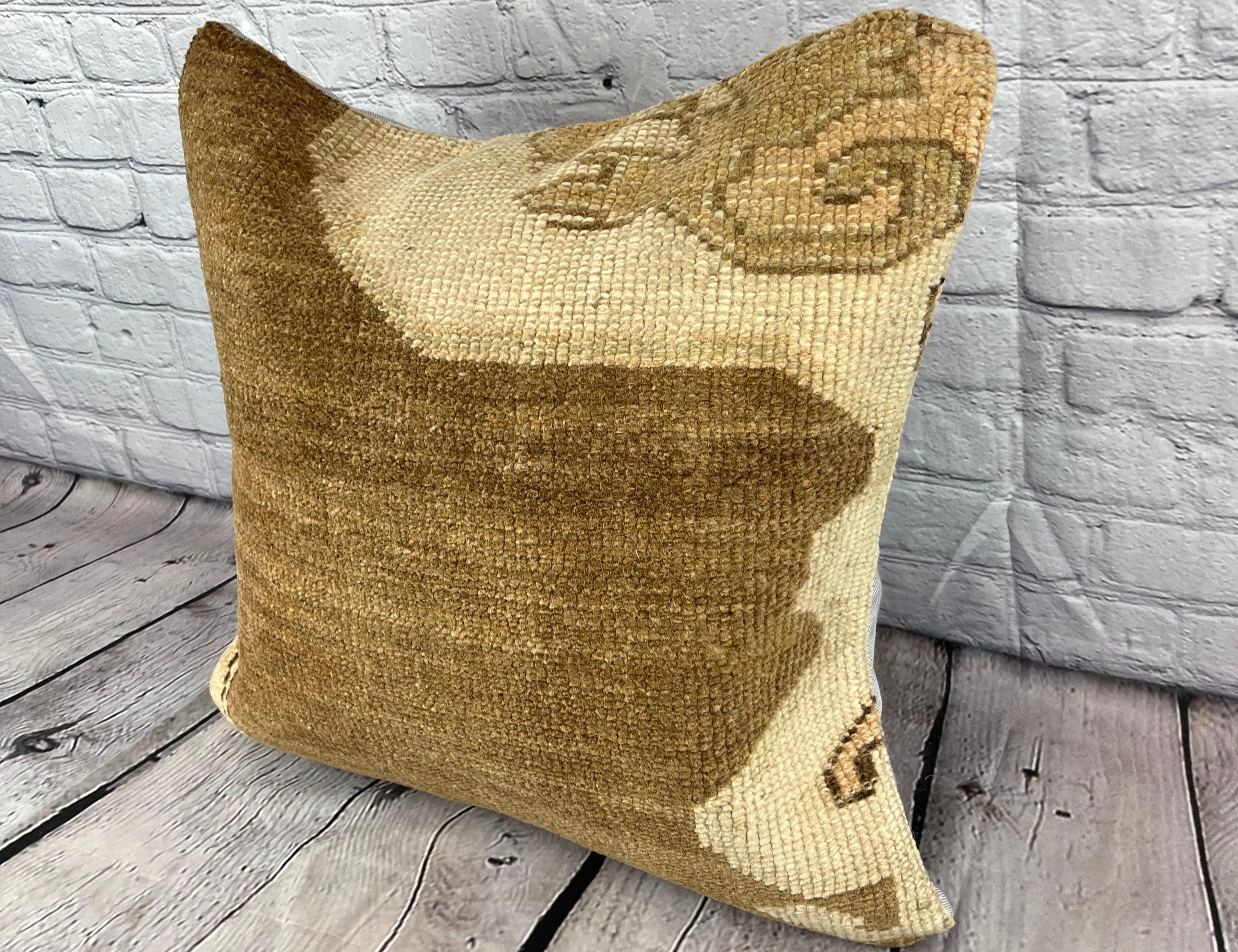 20 x 20 Rug Pillow Mystical Meadow Turkish Pillow Cushion Cover #6711 Améliorez votre décoration intérieure avec notre Rug Pillow Turkish Rug Cushion. Cette exquise housse de coussin, méticuleusement tissée à la main, apporte une touche d'élégance