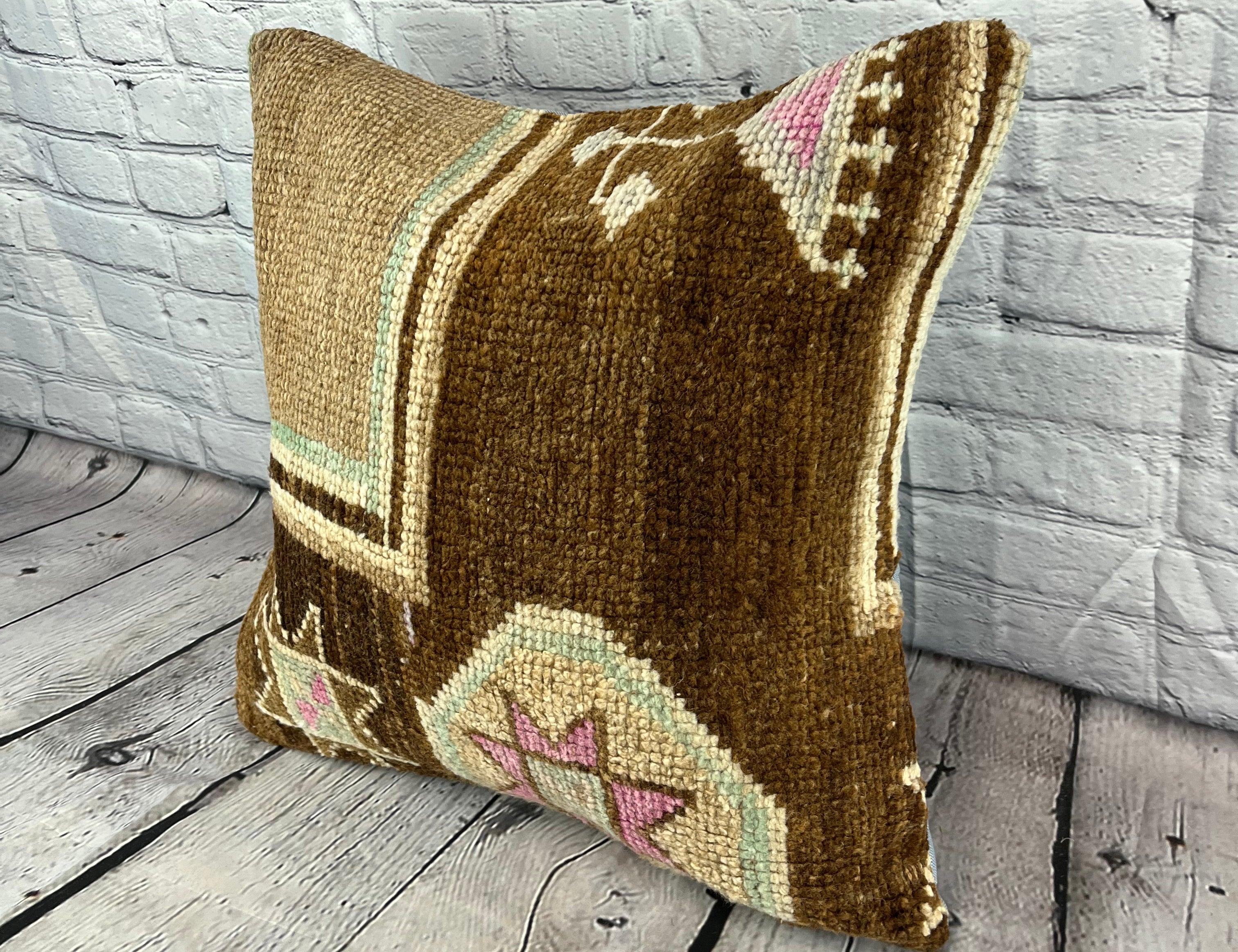 20 x 20 Rug Pillow Opulent Sunset Turkish Pillow Cushion Cover #7407 Verschönern Sie Ihr Zuhause mit unserem Rug Pillow Turkish Rug Cushion. Dieser exquisite, sorgfältig handgewebte Kissenbezug bringt einen Hauch von Eleganz und kulturellem Erbe in