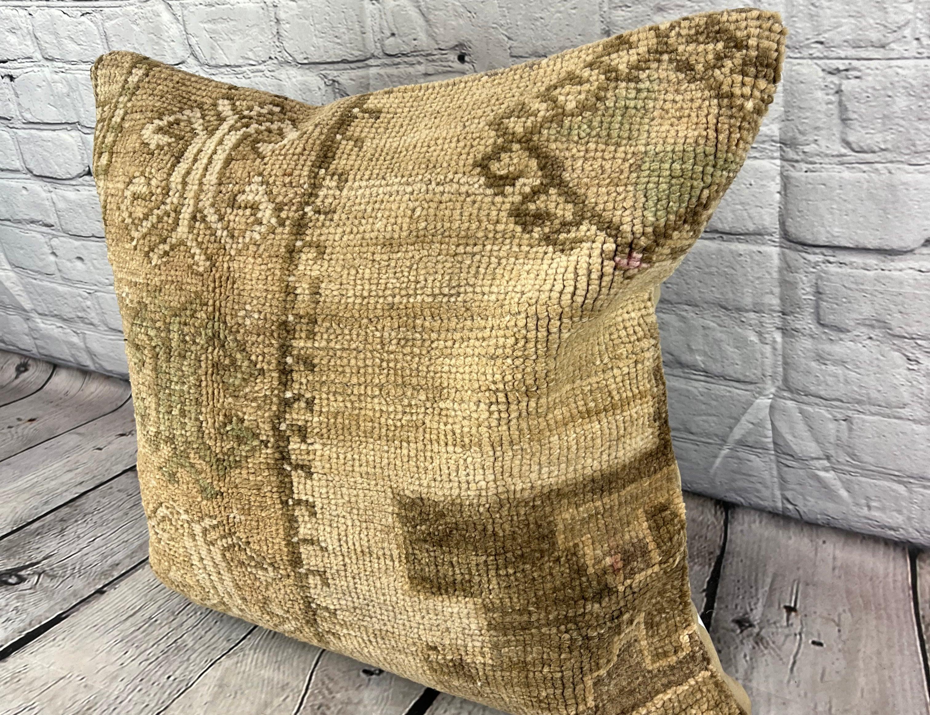 20 x 20 Cuscino Tappeto Ottomano Elysian Cuscino Turco Copricuscino #7640 Migliora l'arredamento della tua casa con il nostro Cuscino Tappeto Turco. Questo squisito copricuscino, meticolosamente tessuto a mano, dona un tocco di eleganza e di eredità