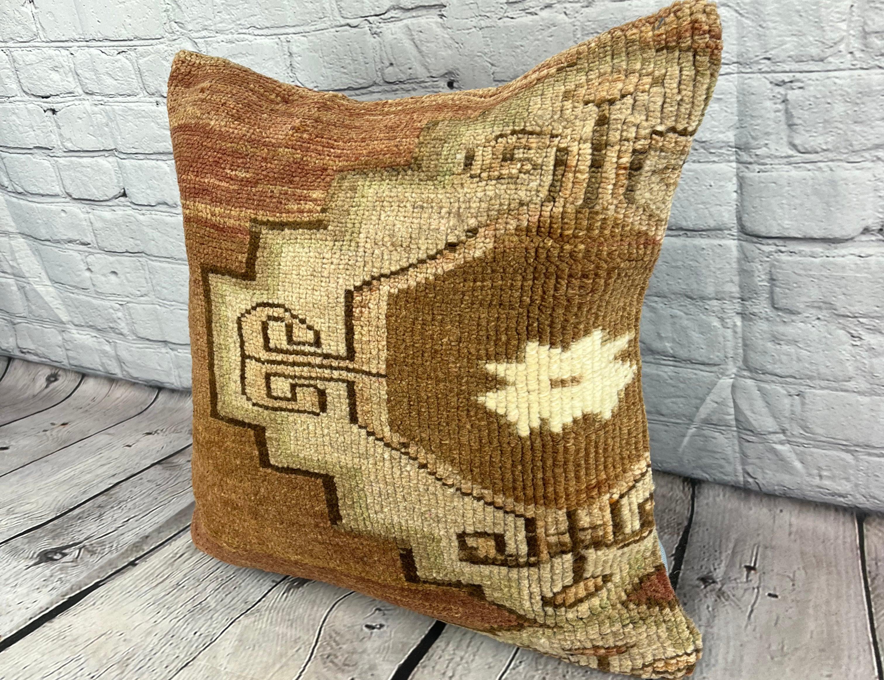 20 x 20 Rug Pillow Ottoman Serene Turkish Pillow Cushion Cover #7347 Verbessern Sie Ihr Zuhause mit unserem Rug Pillow Turkish Rug Cushion. Dieser exquisite, sorgfältig handgewebte Kissenbezug bringt einen Hauch von Eleganz und kulturellem Erbe in