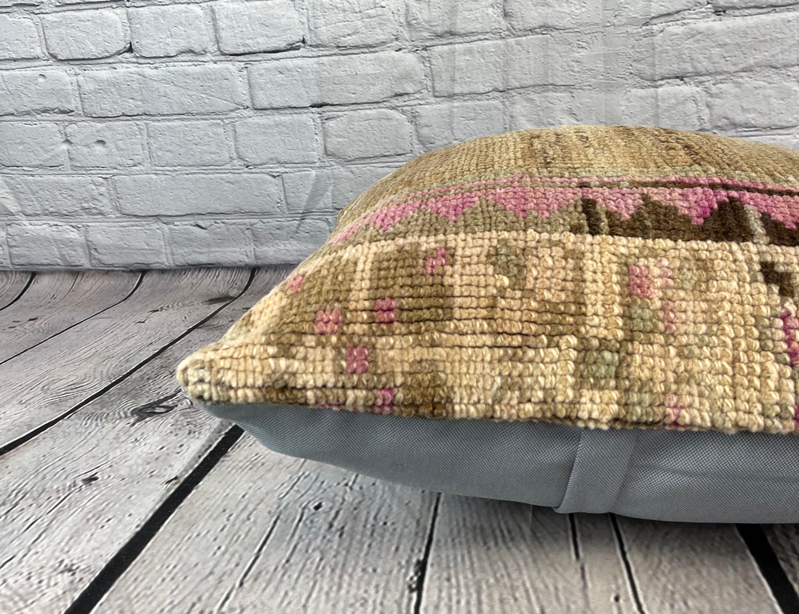 20 x 20 Rug Pillow Seraphic Sanctuary Turkish Pillow Cushion Cover #6684 In New Condition For Sale In Houston, TX