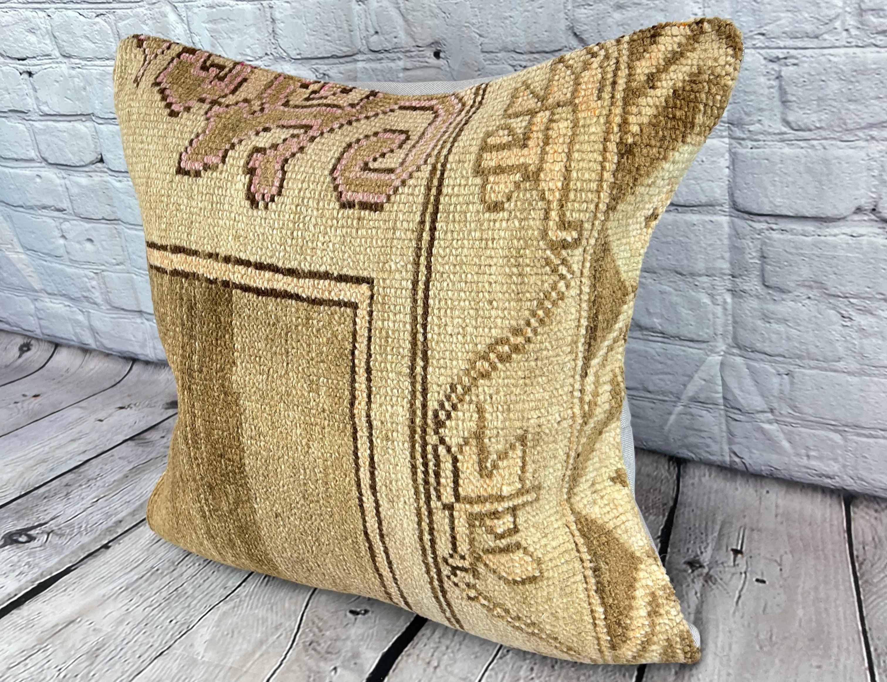 20 x 20 Rug Pillow Spice Route Turkish Pillow Cushion Cover #6719 Migliora l'arredamento della tua casa con il nostro Rug Pillow Turkish Rug Cushion. Questo squisito copricuscino, meticolosamente tessuto a mano, dona un tocco di eleganza e di