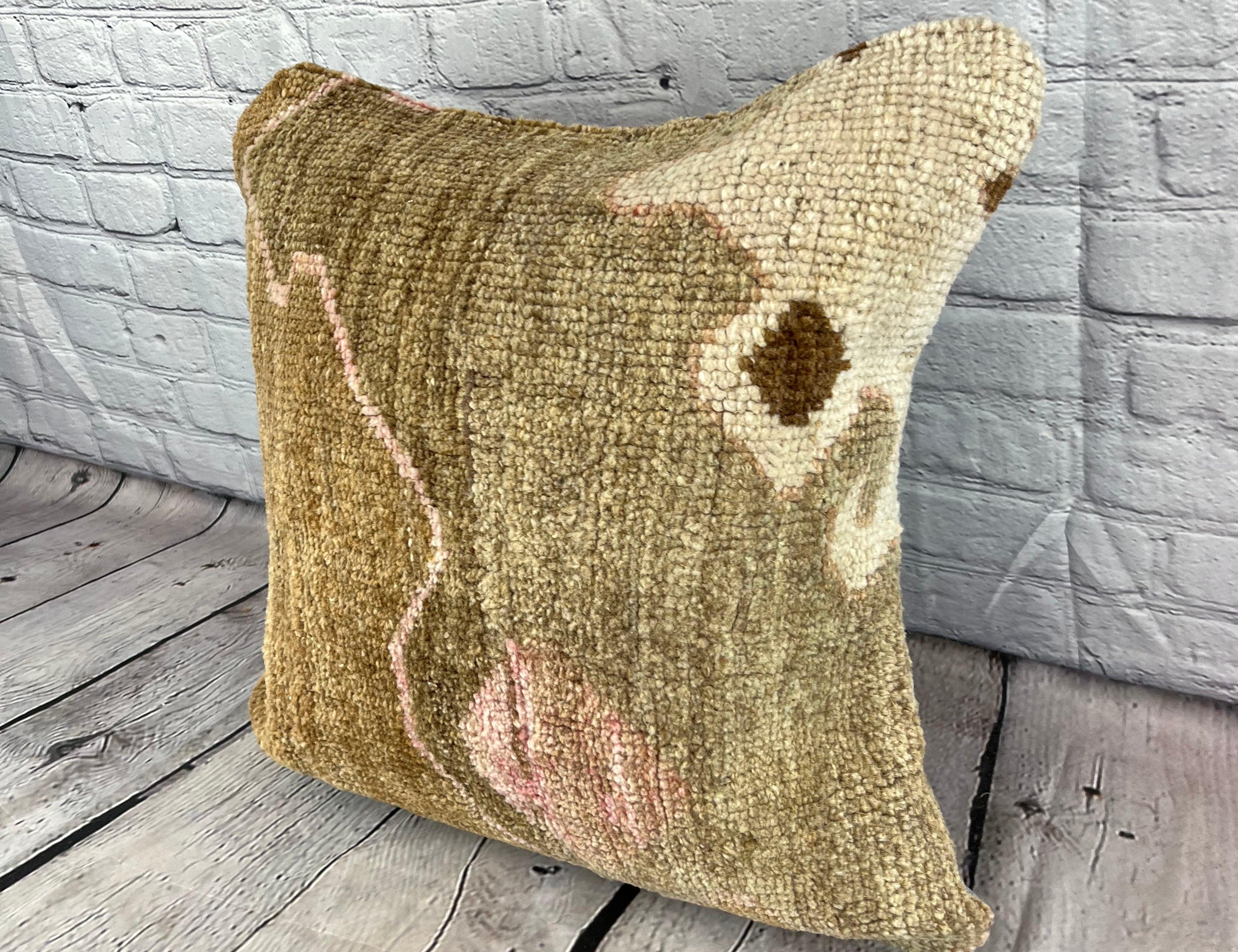 20 x 20 Rug Pillow Spice Route Turkish Pillow Cushion Cover #7355 Verschönern Sie Ihr Zuhause mit unserem Rug Pillow Turkish Rug Cushion. Dieser exquisite, sorgfältig handgewebte Kissenbezug bringt einen Hauch von Eleganz und kulturellem Erbe in