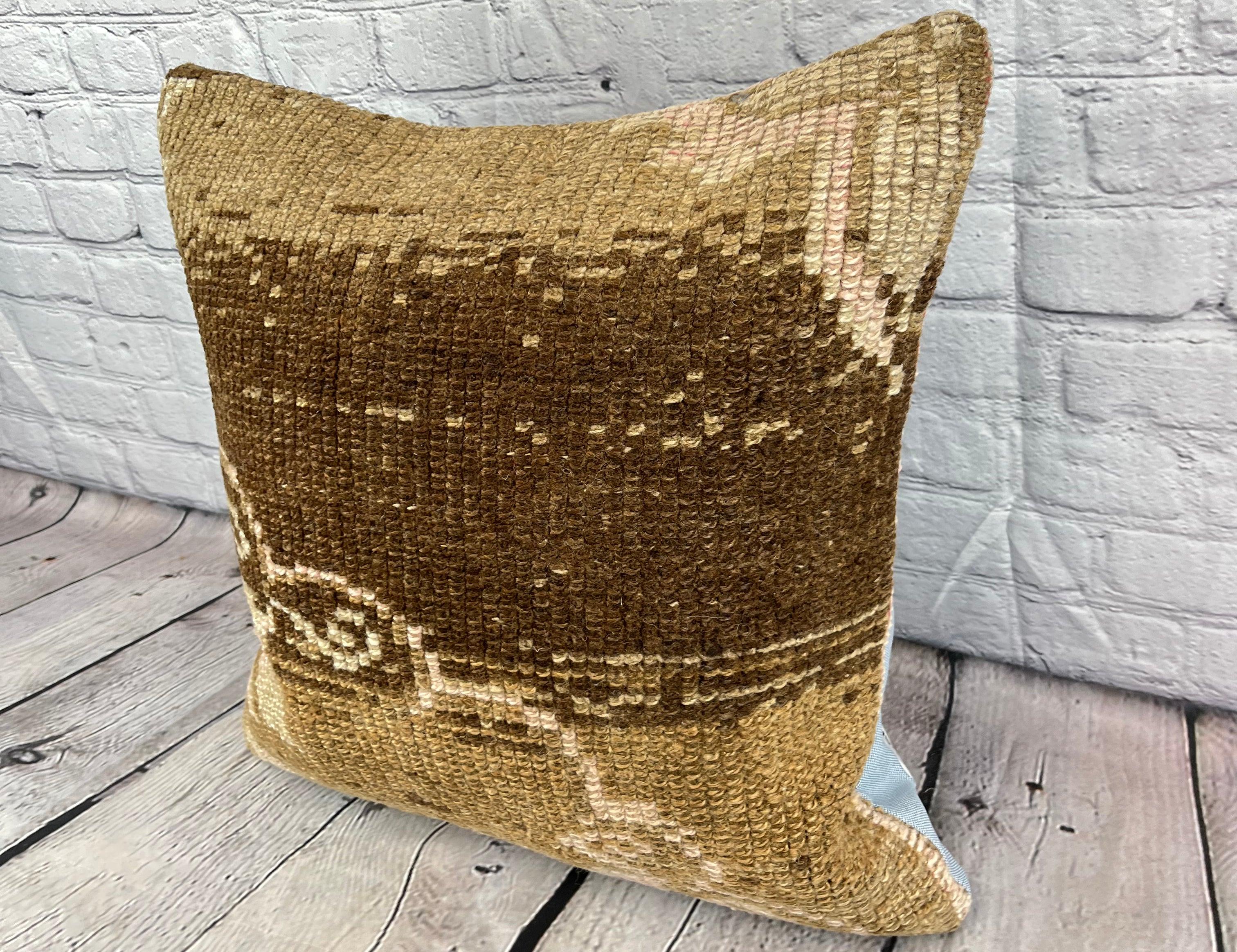 20 x 20 Rug Pillow Sultanate Golden Turkish Pillow Cushion Cover #7360 Améliorez votre décoration intérieure avec notre Rug Pillow Turkish Rug Cushion. Cette exquise housse de coussin, méticuleusement tissée à la main, apporte une touche d'élégance
