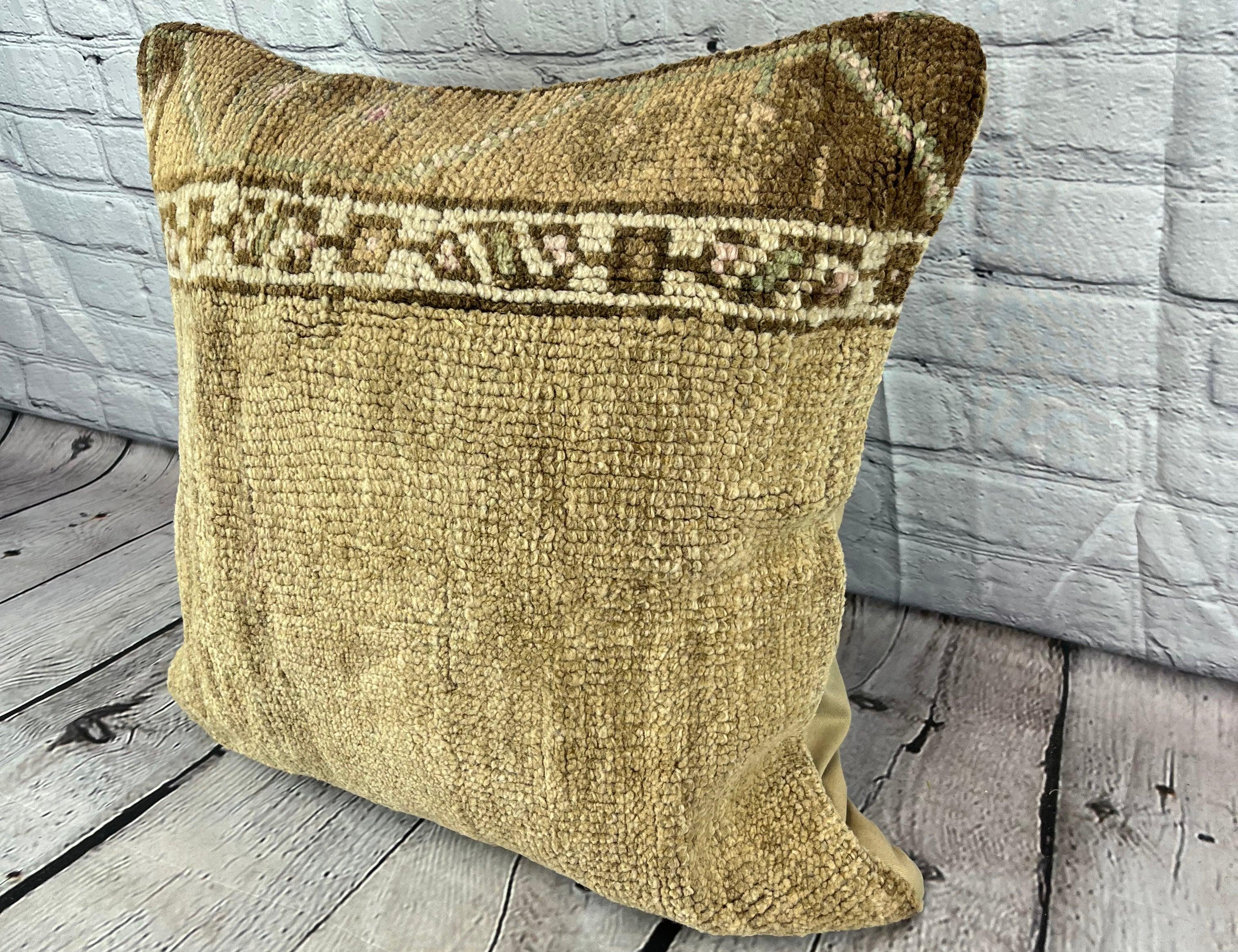 20 x 20 Rug Pillow Luminous Turkish Pillow Cushion Cover #7733 Améliorez votre décoration intérieure avec notre Rug Pillow Turkish Rug Cushion. Cette exquise housse de coussin, méticuleusement tissée à la main, apporte une touche d'élégance et