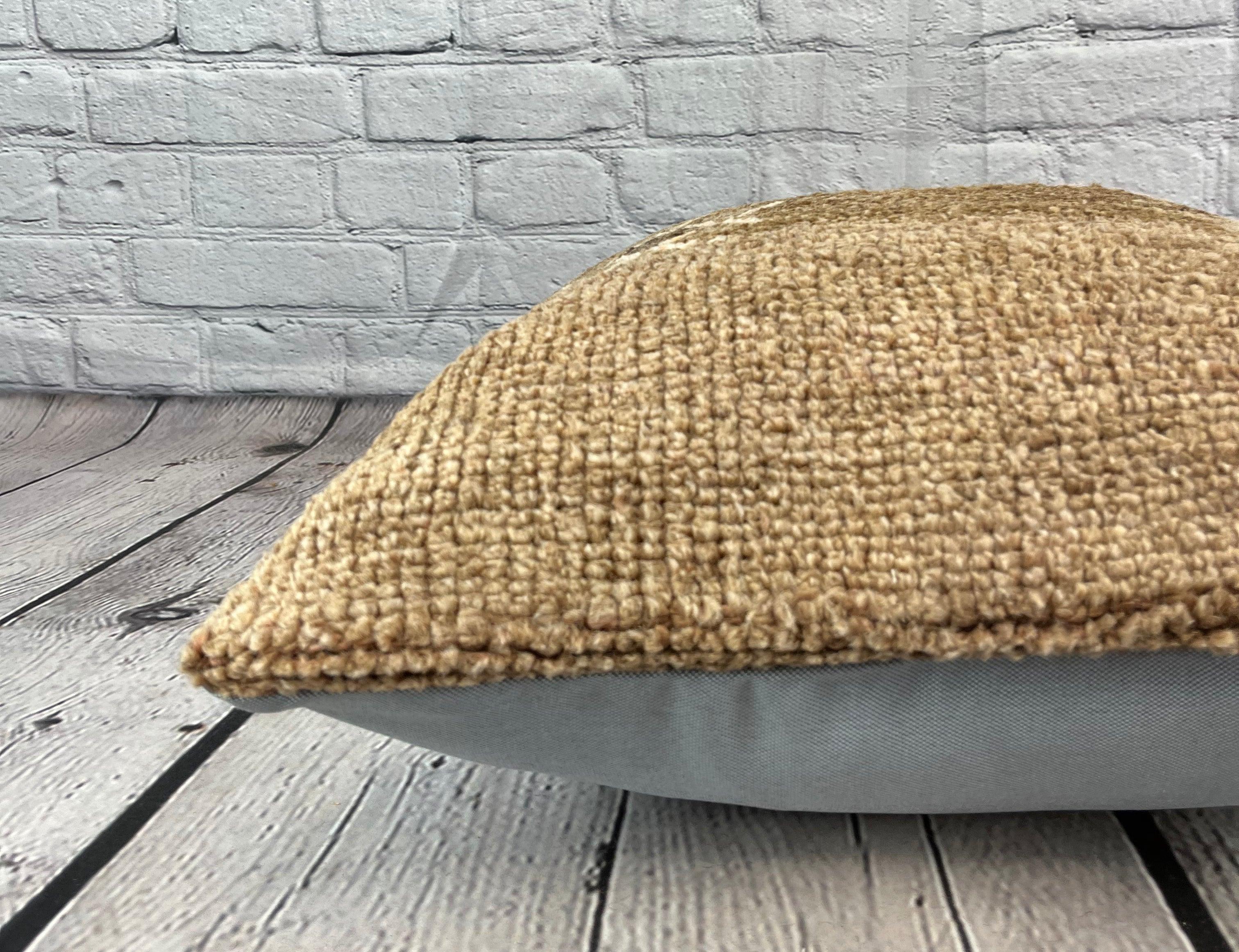 20 x 20 Rug Pillow Sultan's Tranquil Turkish Pillow Cushion Cover #7383 In New Condition For Sale In Houston, TX