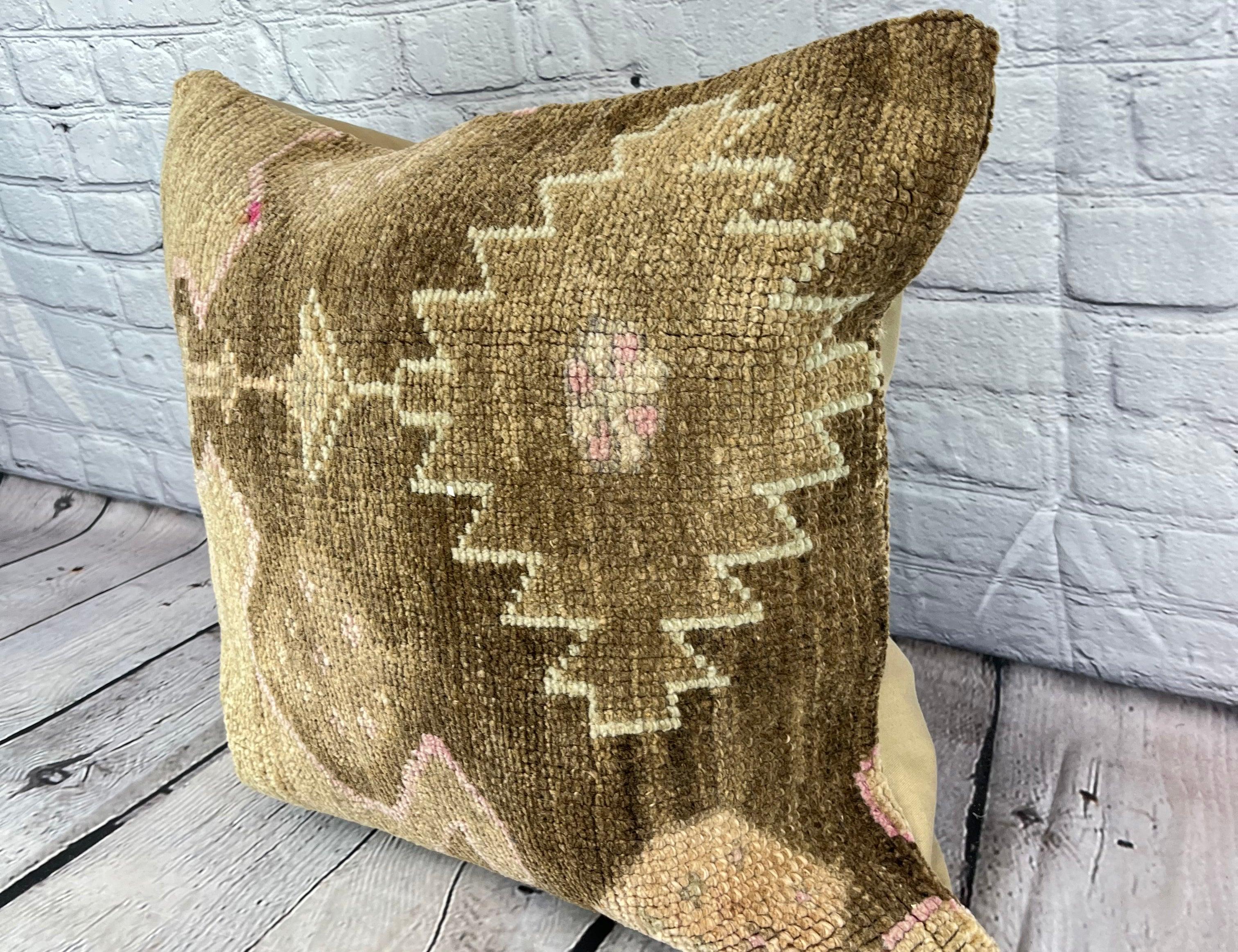 20 x 20 Rug Pillow Tranquil Lagoon Turkish Pillow Cushion Cover #7625 Migliora l'arredamento della tua casa con il nostro Rug Pillow Turkish Rug Cushion. Questo squisito copricuscino, meticolosamente tessuto a mano, dona un tocco di eleganza e di