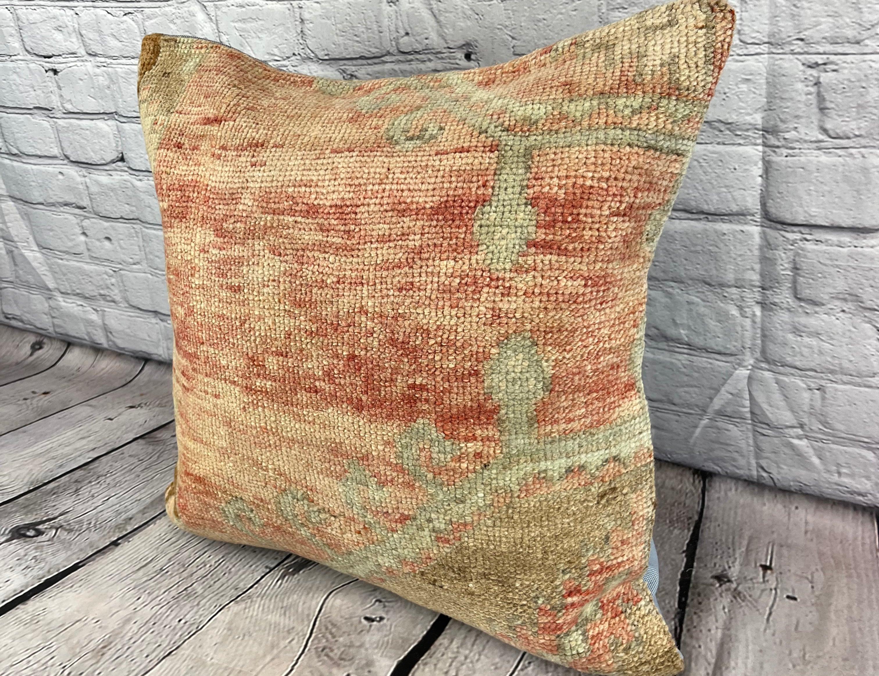 20 x 20 Cuscino Tappeto Turco Smeraldo Cuscino Turco Copricuscino #7335 Migliora l'arredamento della tua casa con il nostro Cuscino Tappeto Turco. Questo squisito copricuscino, meticolosamente tessuto a mano, dona un tocco di eleganza e di eredità