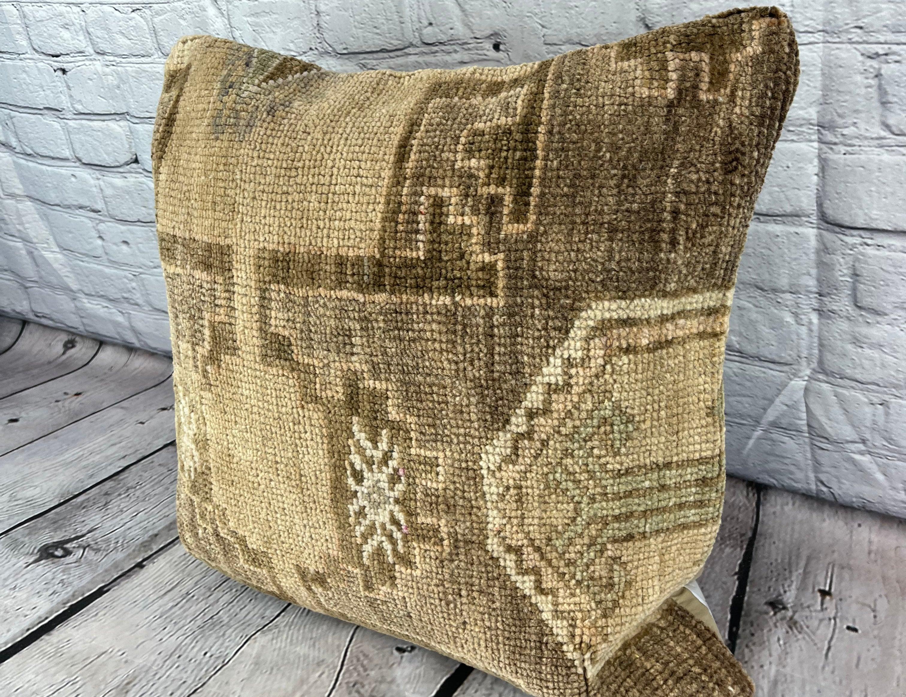 20 x 20 Cuscino Tappeto Turco Smeraldo Cuscino Turco Copricuscino #7666 Migliora l'arredamento della tua casa con il nostro Cuscino Tappeto Turco. Questo squisito copricuscino, meticolosamente tessuto a mano, dona un tocco di eleganza e di eredità