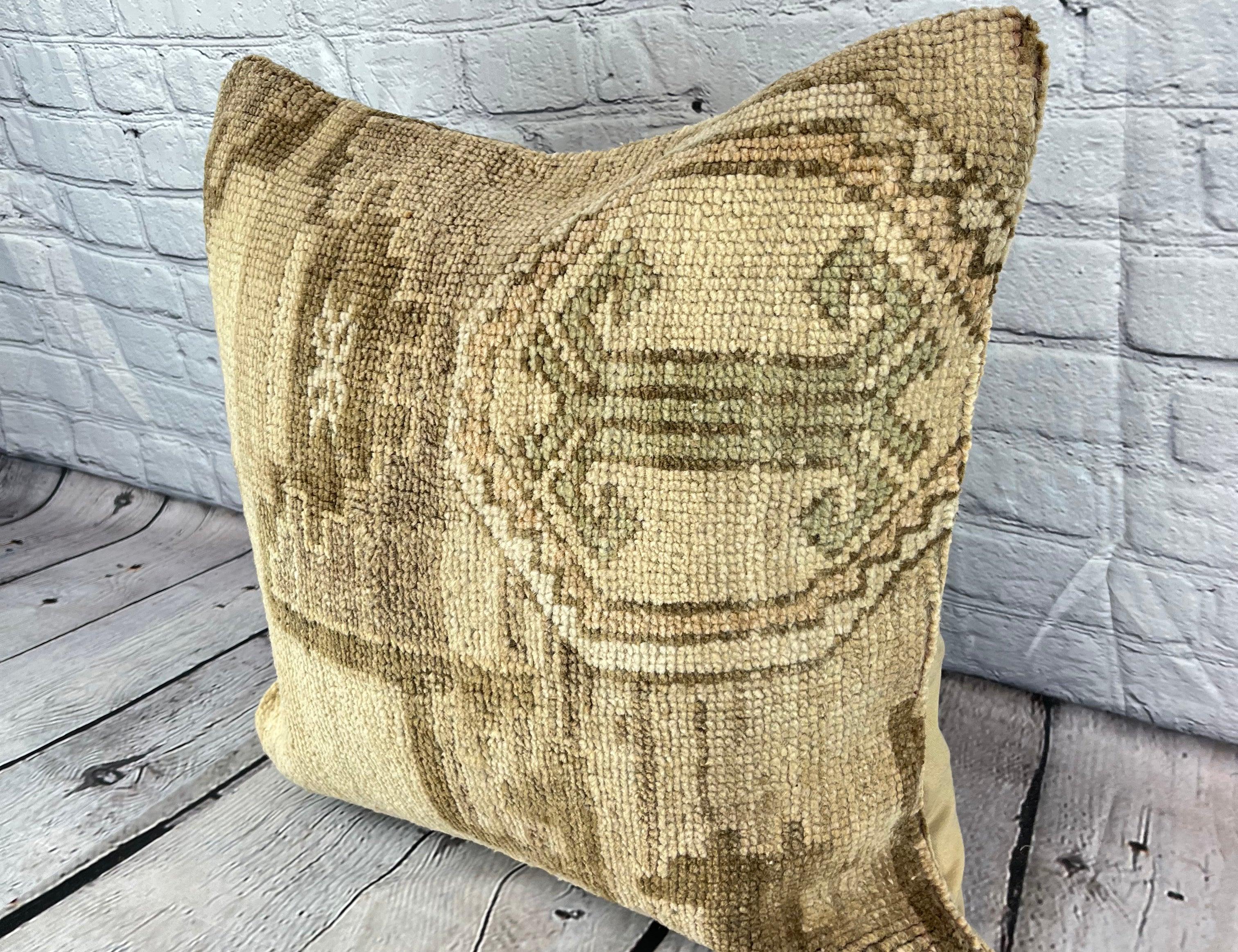 20 x 20 Cuscino Tappeto Turco Opale Cuscino Turco Copricuscino #7629 Migliora l'arredamento della tua casa con il nostro Cuscino Tappeto Turco. Questo squisito copricuscino, meticolosamente tessuto a mano, dona un tocco di eleganza e di eredità