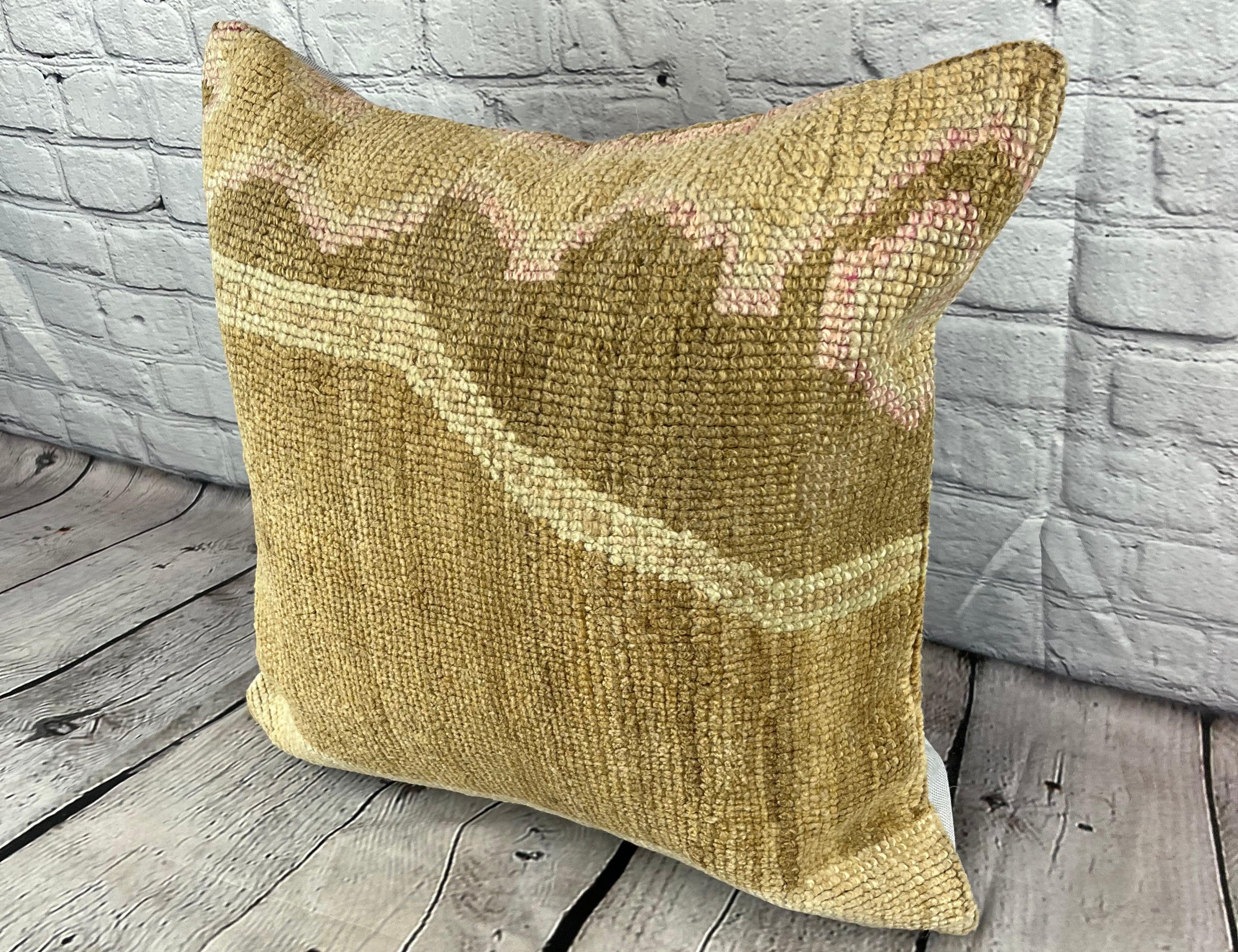 20 x 20 Rug Pillow Turkish Opaline Turkish Pillow Cushion Cover #6699 Améliorez votre décoration intérieure avec notre Rug Pillow Turkish Rug Cushion. Cette exquise housse de coussin, méticuleusement tissée à la main, apporte une touche d'élégance