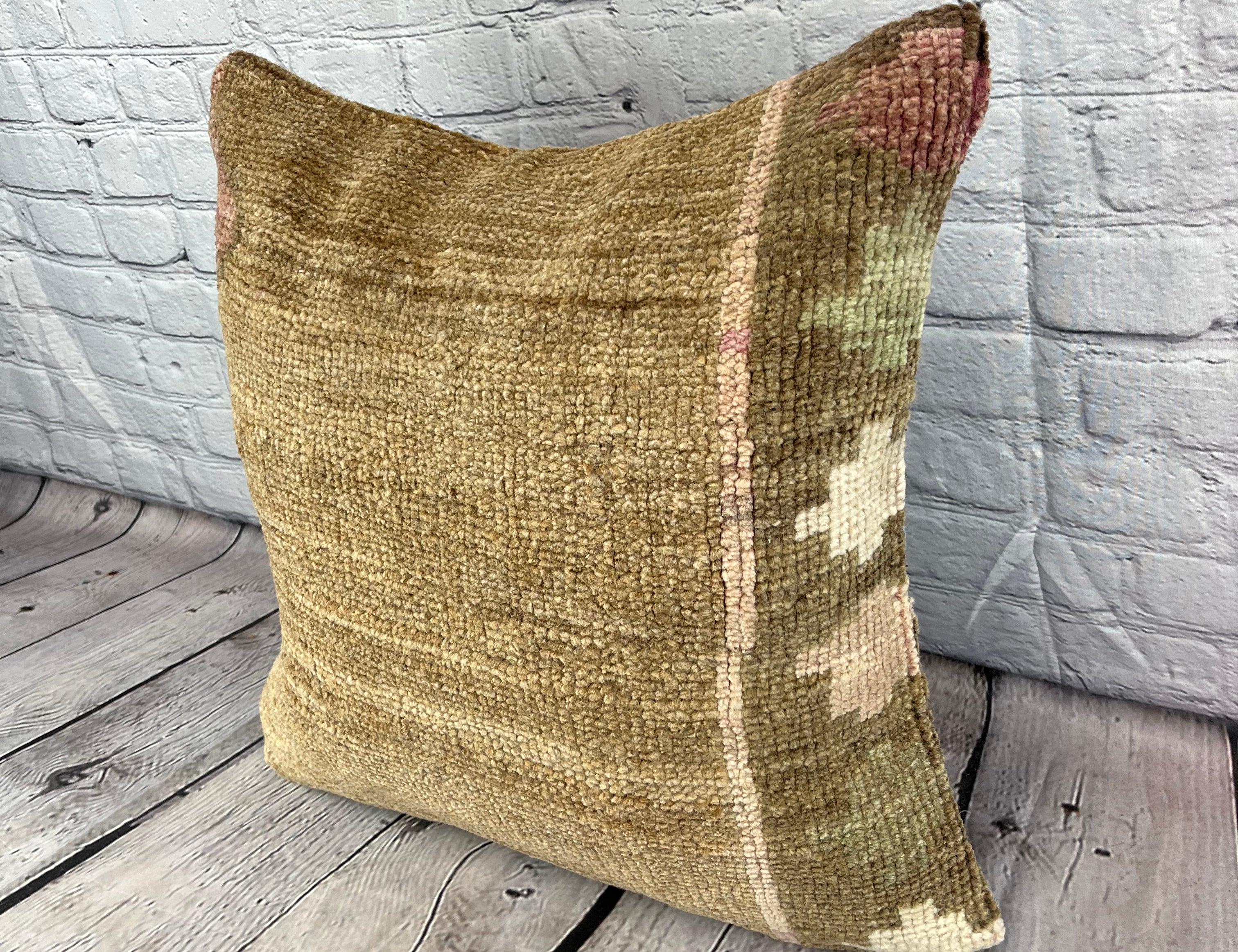 20 x 20 Rug Pillow Turkish Opulent Turkish Pillow Cushion Cover #7357 Améliorez votre décoration intérieure avec notre Rug Pillow Turkish Rug Cushion. Cette exquise housse de coussin, méticuleusement tissée à la main, apporte une touche d'élégance