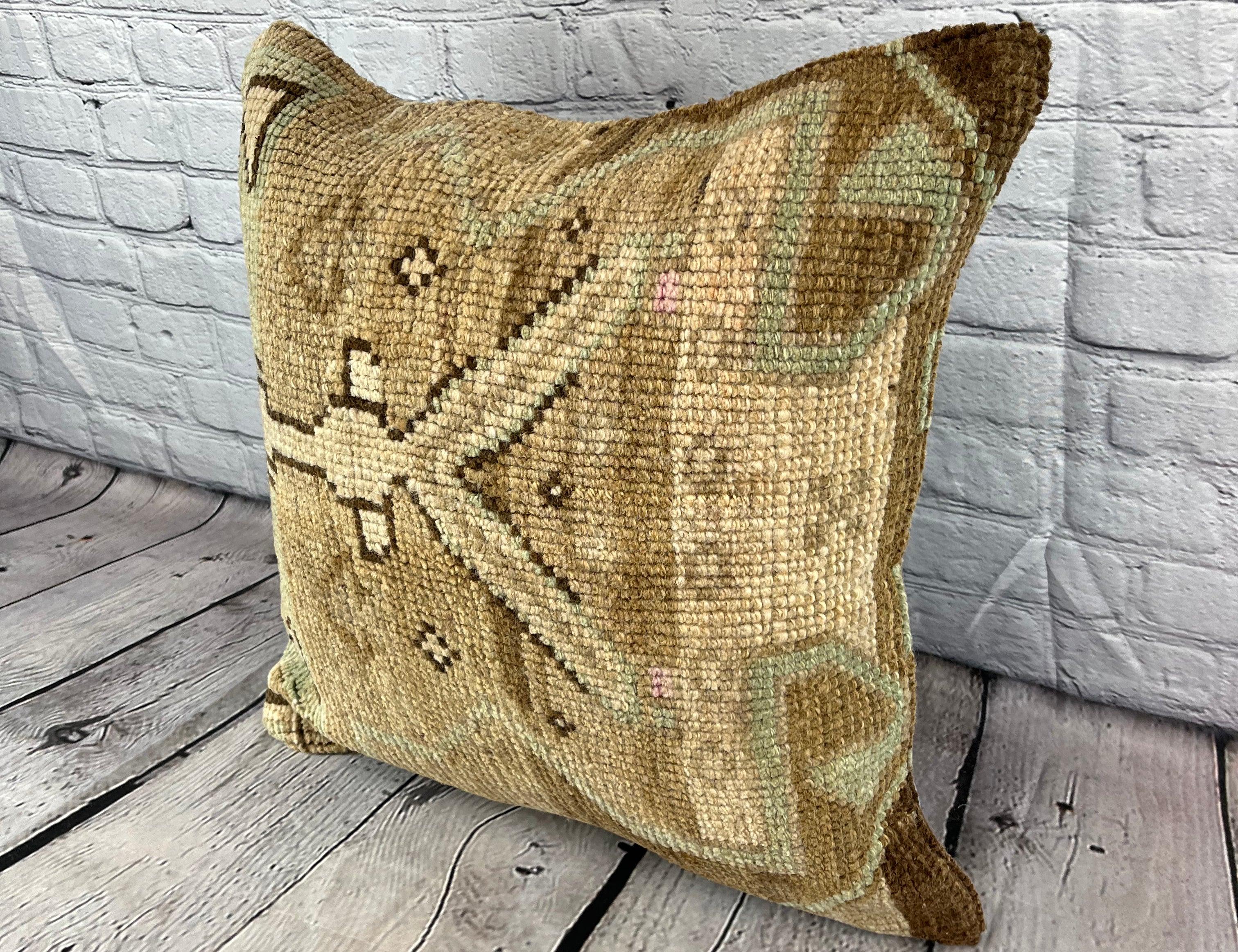 20 x 20 Cuscino Tappeto Turco Zaffiro Cuscino Turco Copricuscino #6710 Migliora l'arredamento della tua casa con il nostro Cuscino Tappeto Turco. Questo squisito copricuscino, meticolosamente tessuto a mano, dona un tocco di eleganza e di eredità