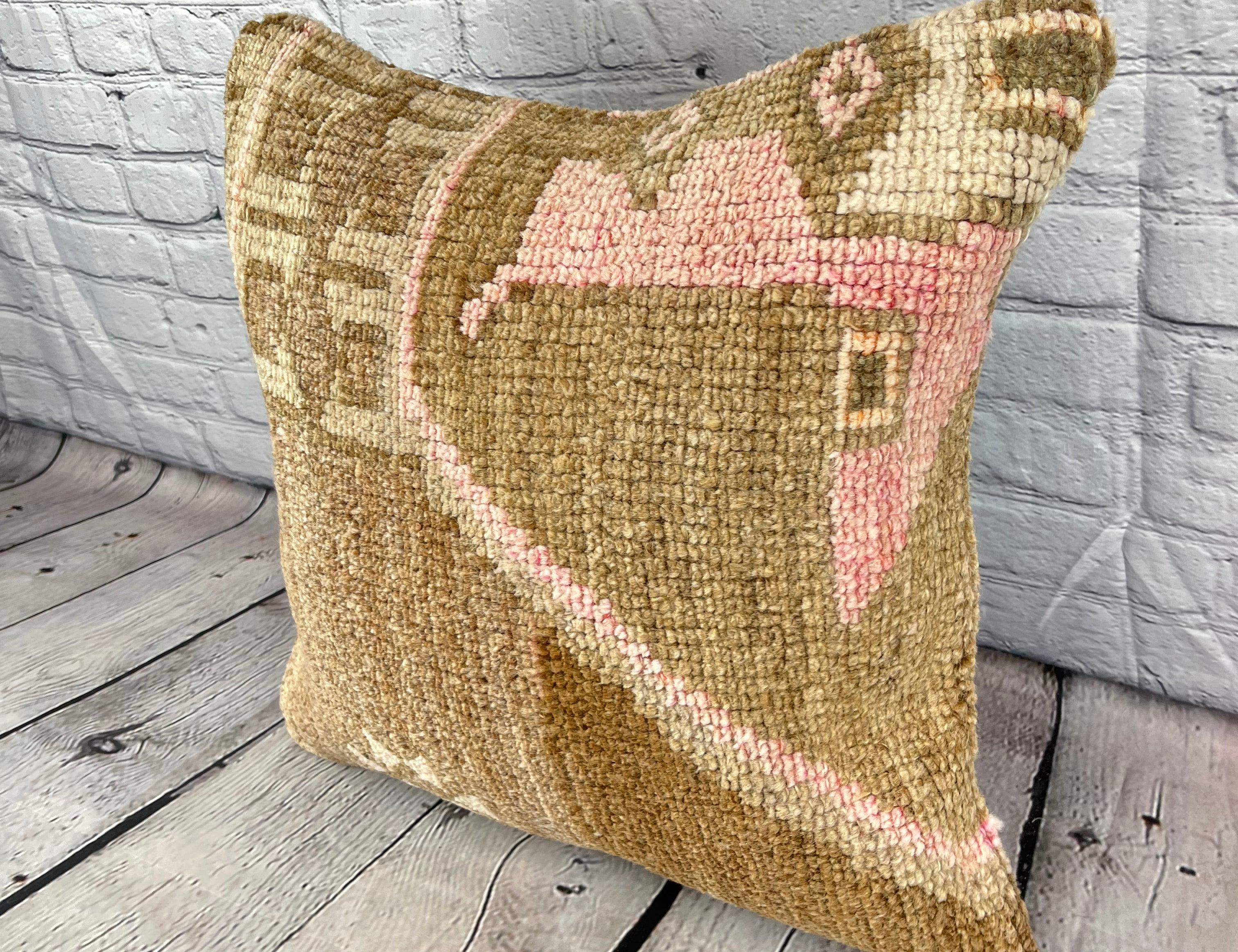 20 x 20 Cuscino Tappeto Whispering Gardens Cuscino Turco Copricuscino #7334 Migliora l'arredamento della tua casa con il nostro Cuscino Tappeto Turco. Questo squisito copricuscino, meticolosamente tessuto a mano, dona un tocco di eleganza e di