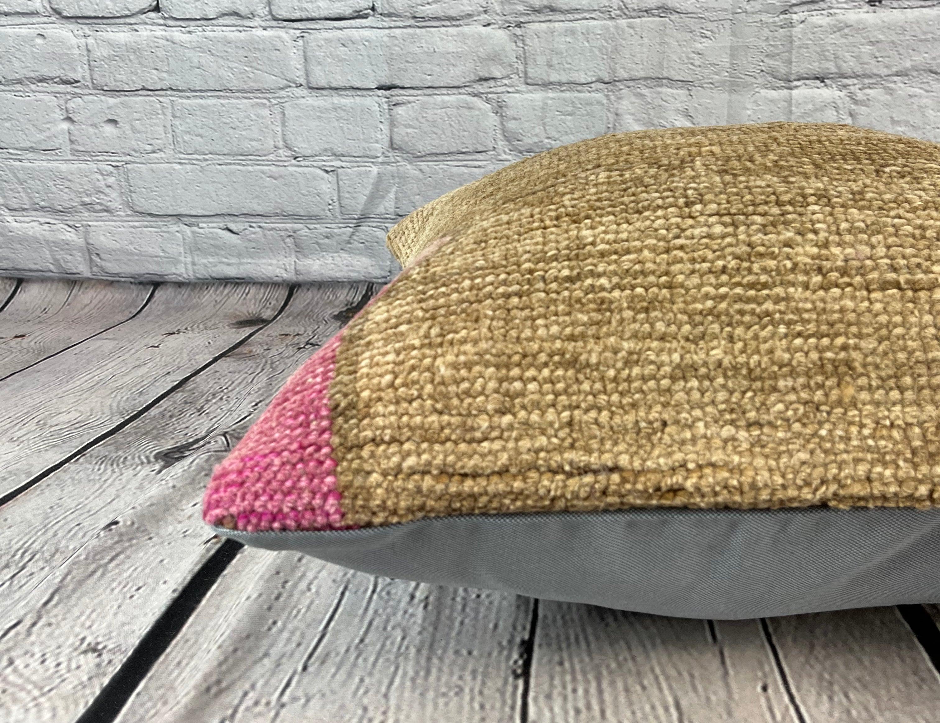 20 x 20 Teppich Kissen Whispering Haven Türkisches Kissen Cushion Cover #7356 im Zustand „Neu“ im Angebot in Houston, TX