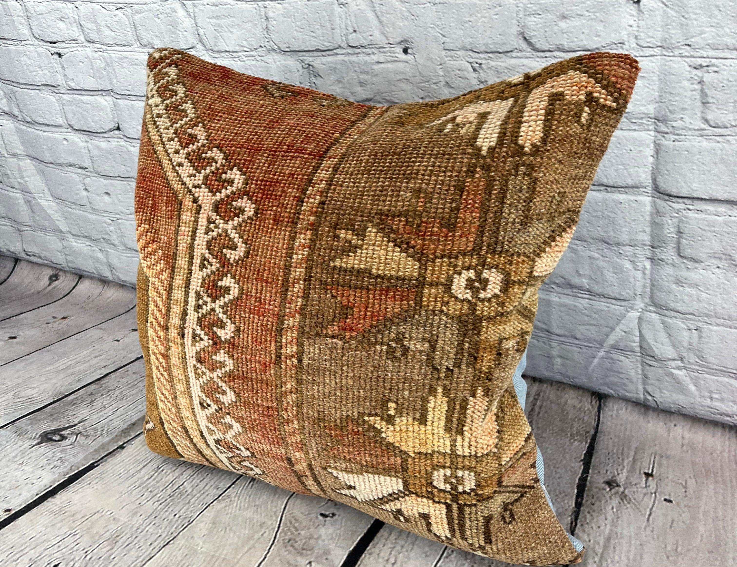 20 x 20 Cuscino Rug Whispering Winds Turkish Pillow Cushion Cover #6726 Migliora l'arredamento della tua casa con il nostro cuscino Rug Pillow Turkish Rug Cushion. Questo squisito copricuscino, meticolosamente tessuto a mano, dona un tocco di
