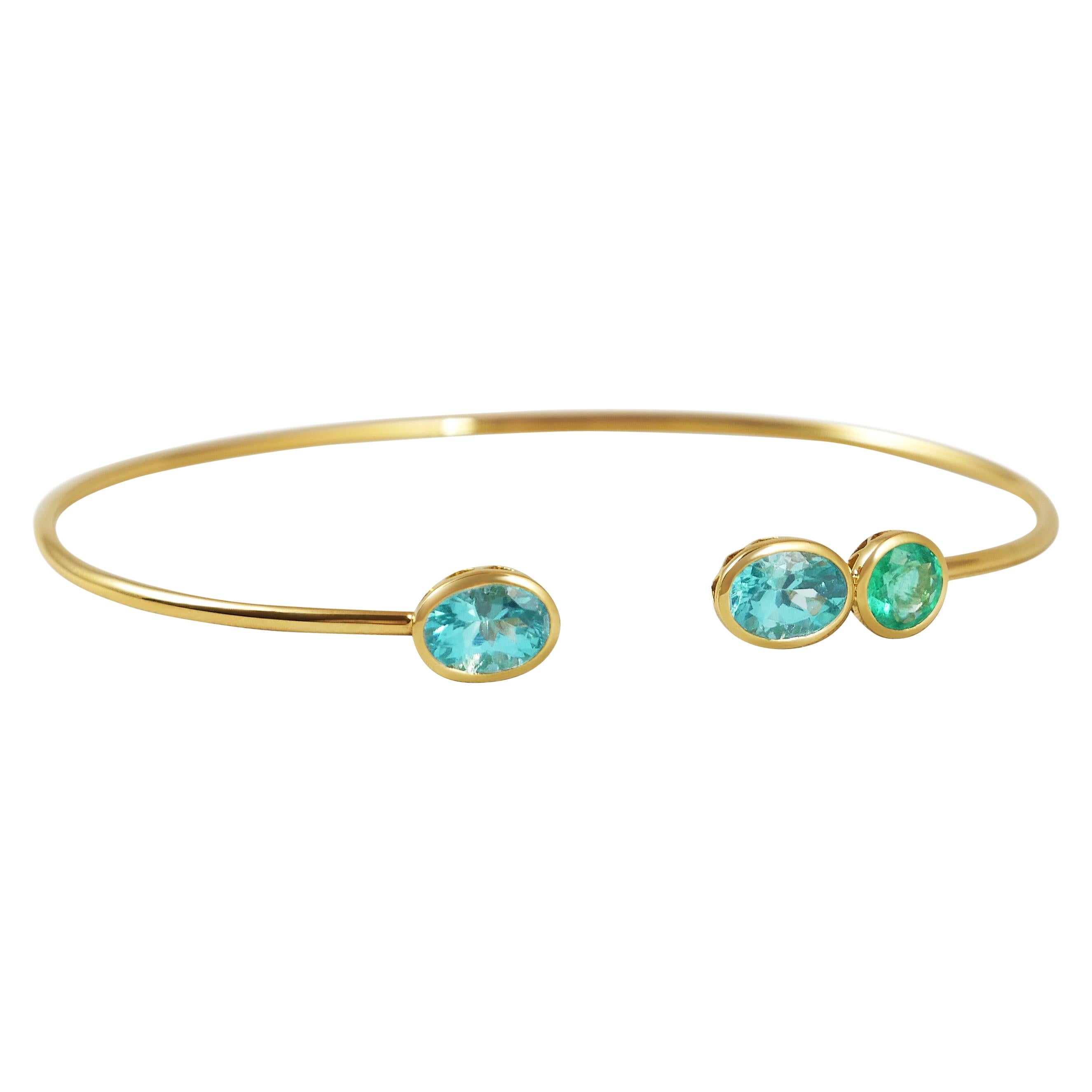 2.00 & 0.55 Carat Apatites & Emerald 18k Yellow Gold Open Bangle For Sale