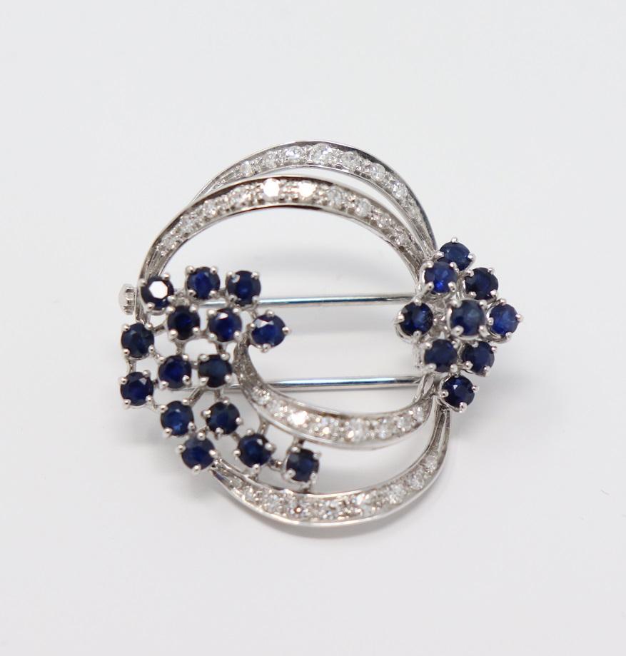 2.00 Carat Blue Sapphire and 0.45 Carat Diamonds White Gold Brooche For Sale 1